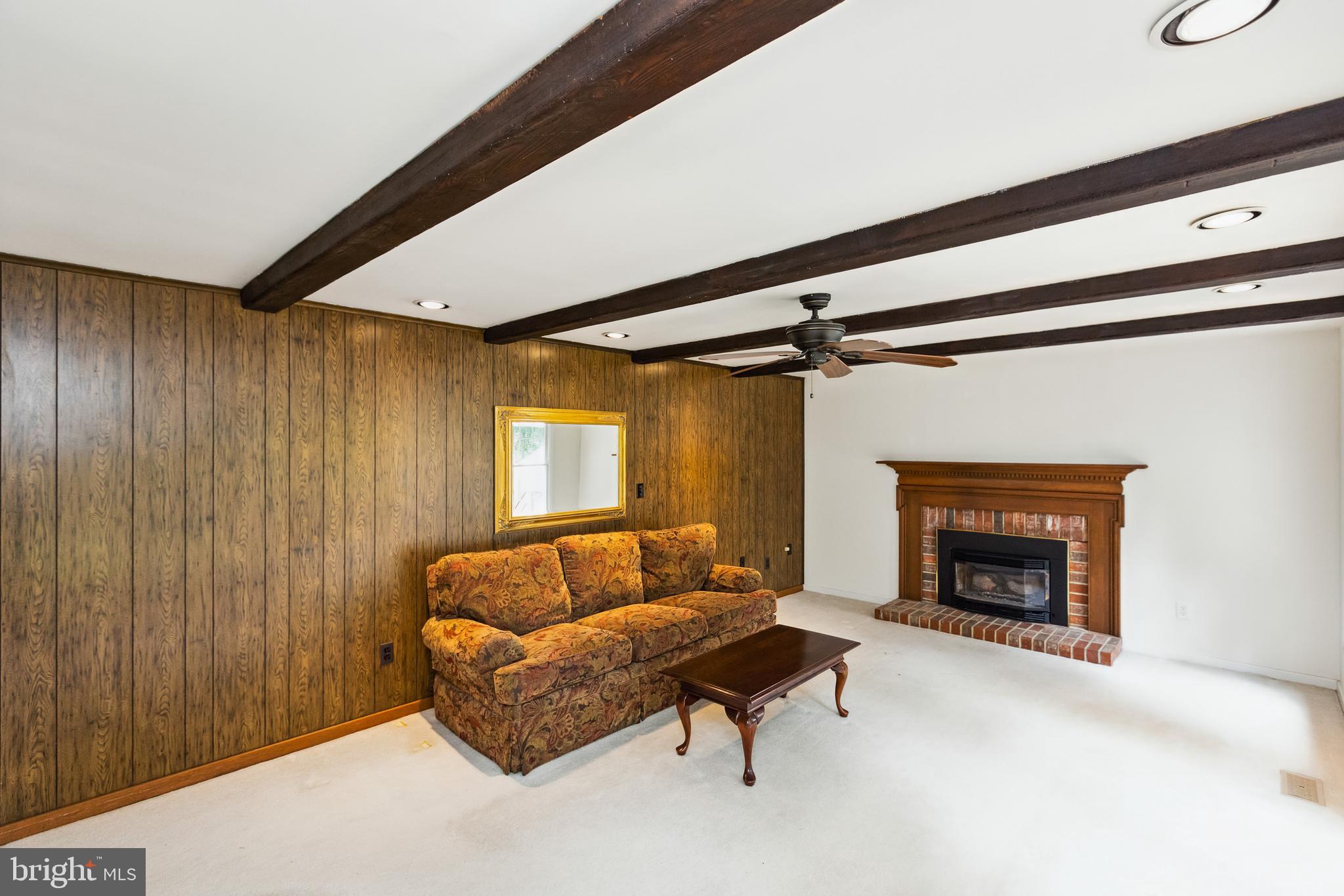 BAY HILLS - Residential