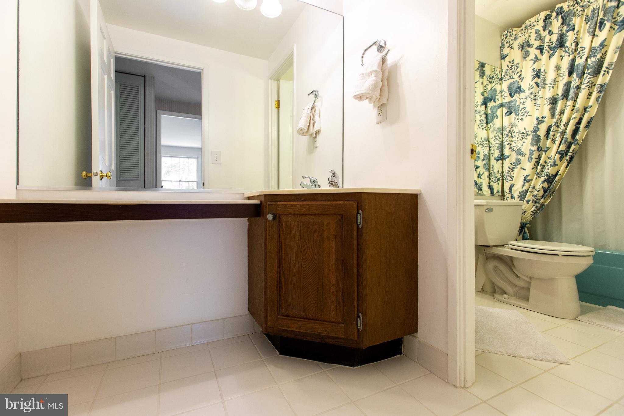 BAY HILLS - Residential