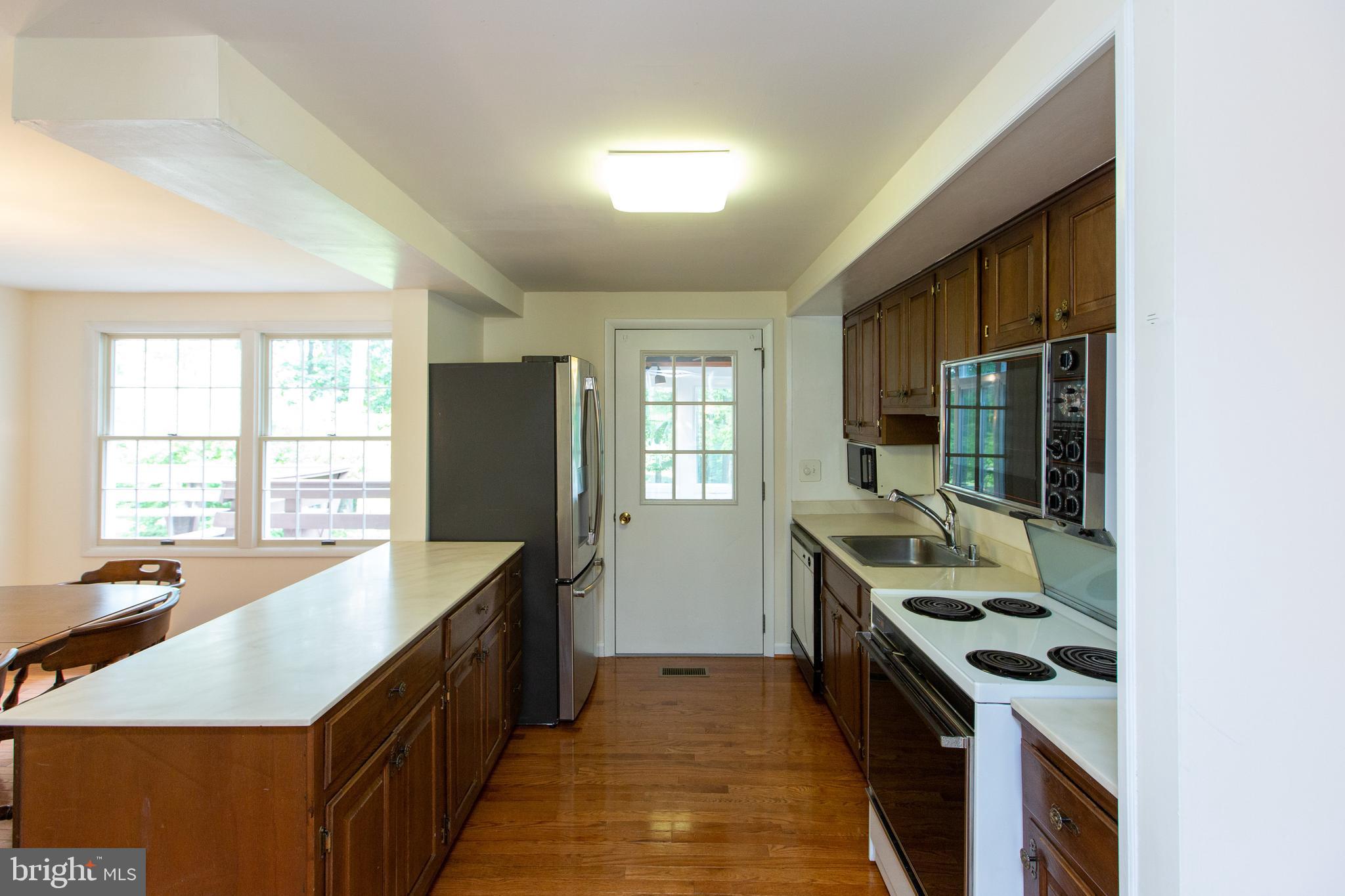 BAY HILLS - Residential