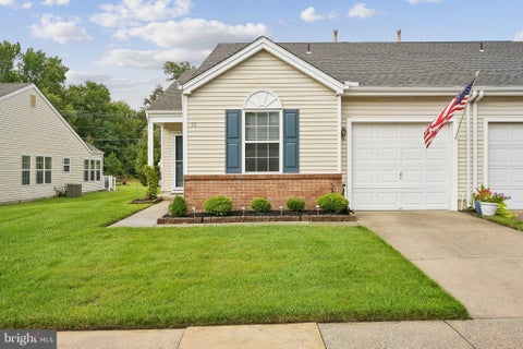 Townhouse For Sale - 10 Carolina Way<br/> MOUNT LAUREL, NJ 08054
