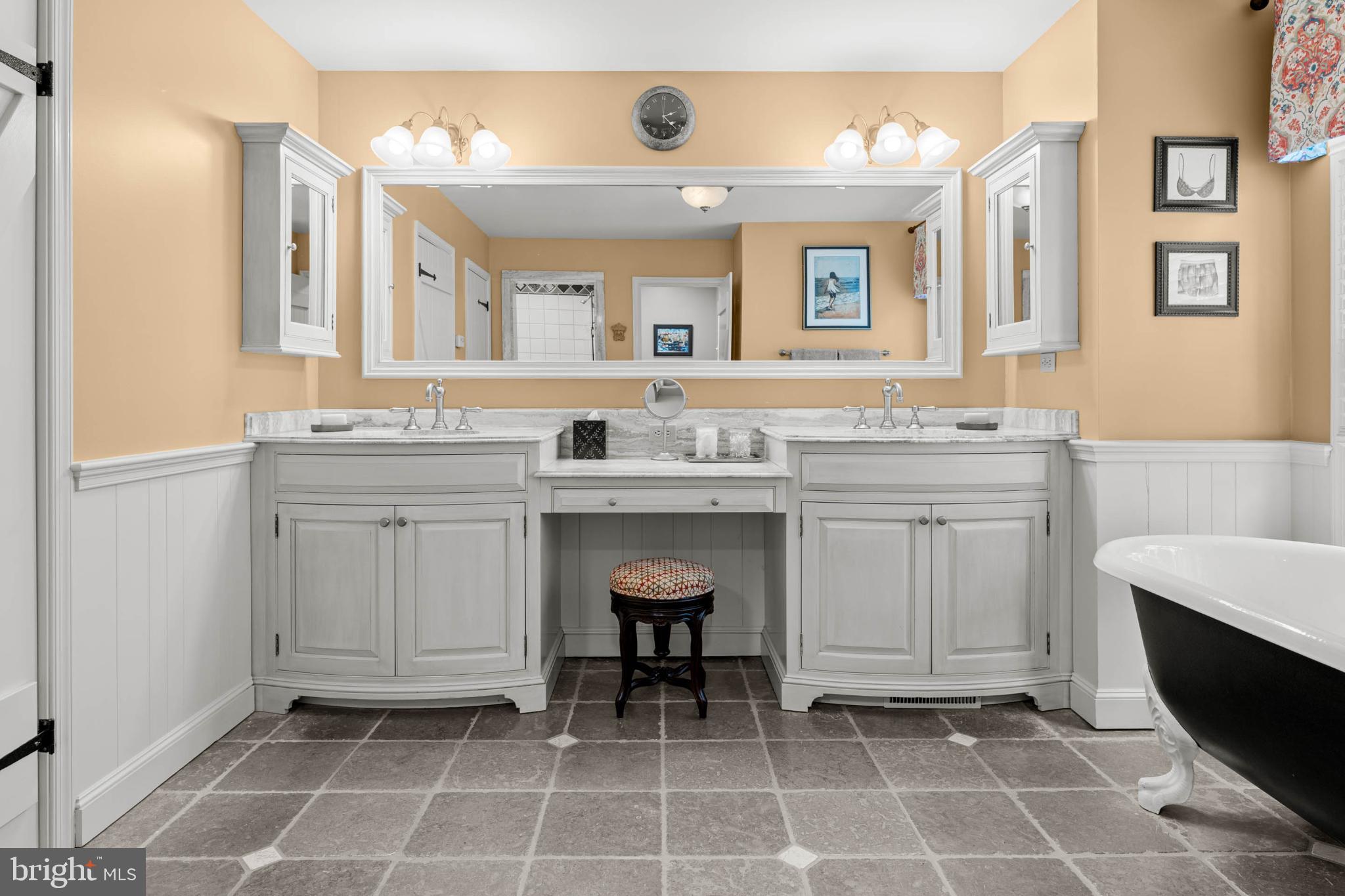 RADNOR HUNT - Residential