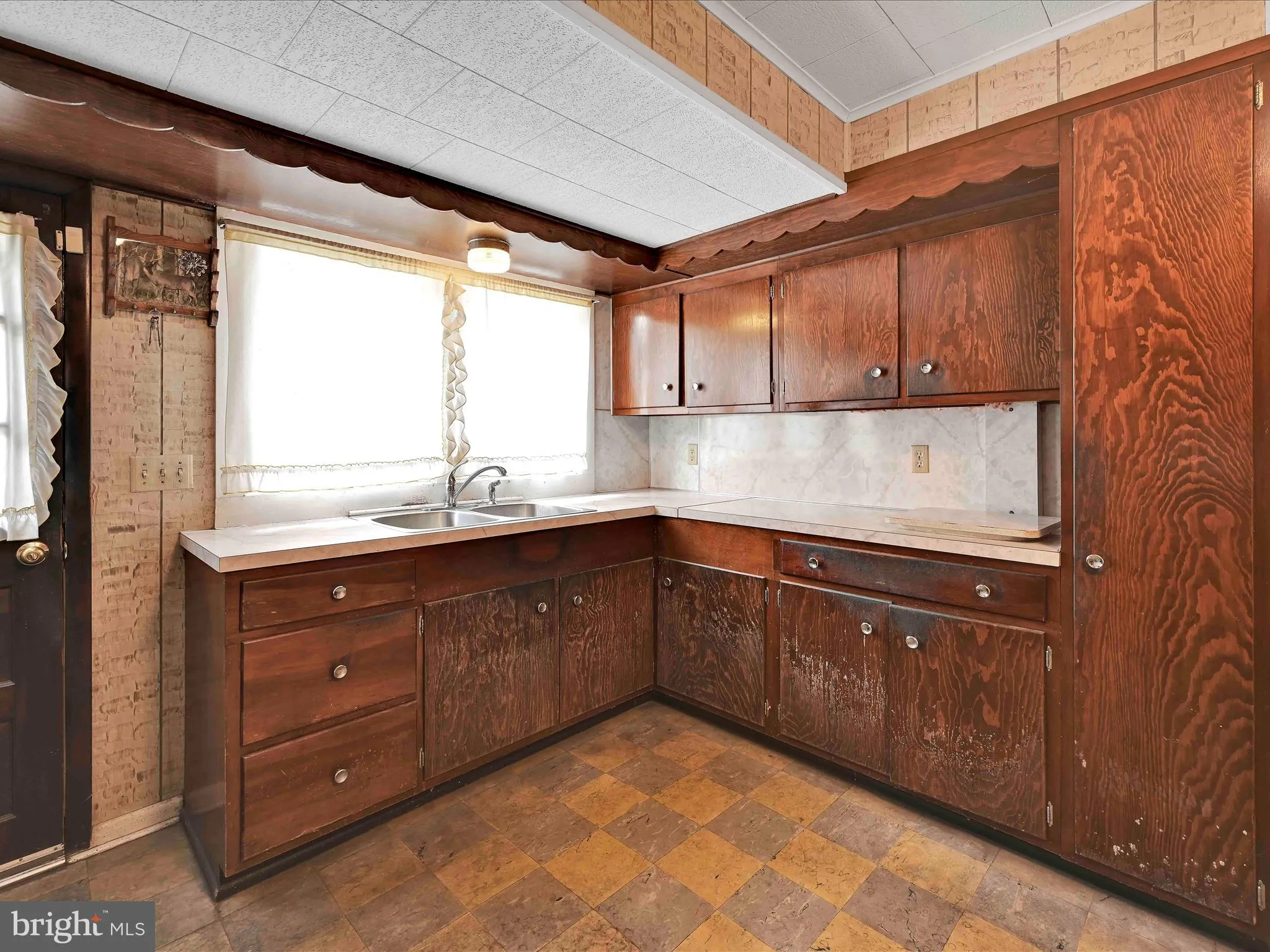 Pottsville, Pennsylvania 17901, United States, 3 Bedrooms Bedrooms, ,1 BathroomBathrooms,Residential,Pending,191714