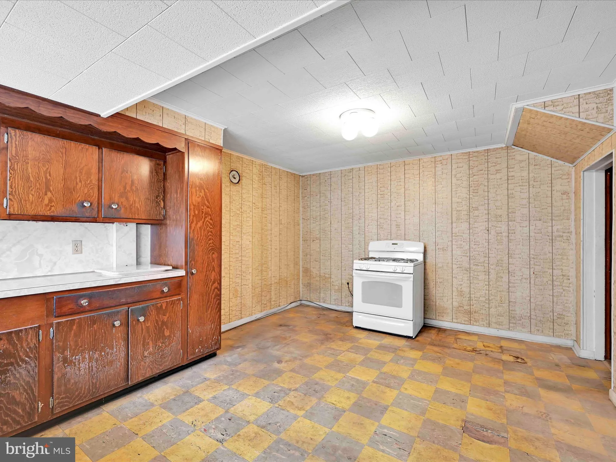 Pottsville, Pennsylvania 17901, United States, 3 Bedrooms Bedrooms, ,1 BathroomBathrooms,Residential,Pending,191714