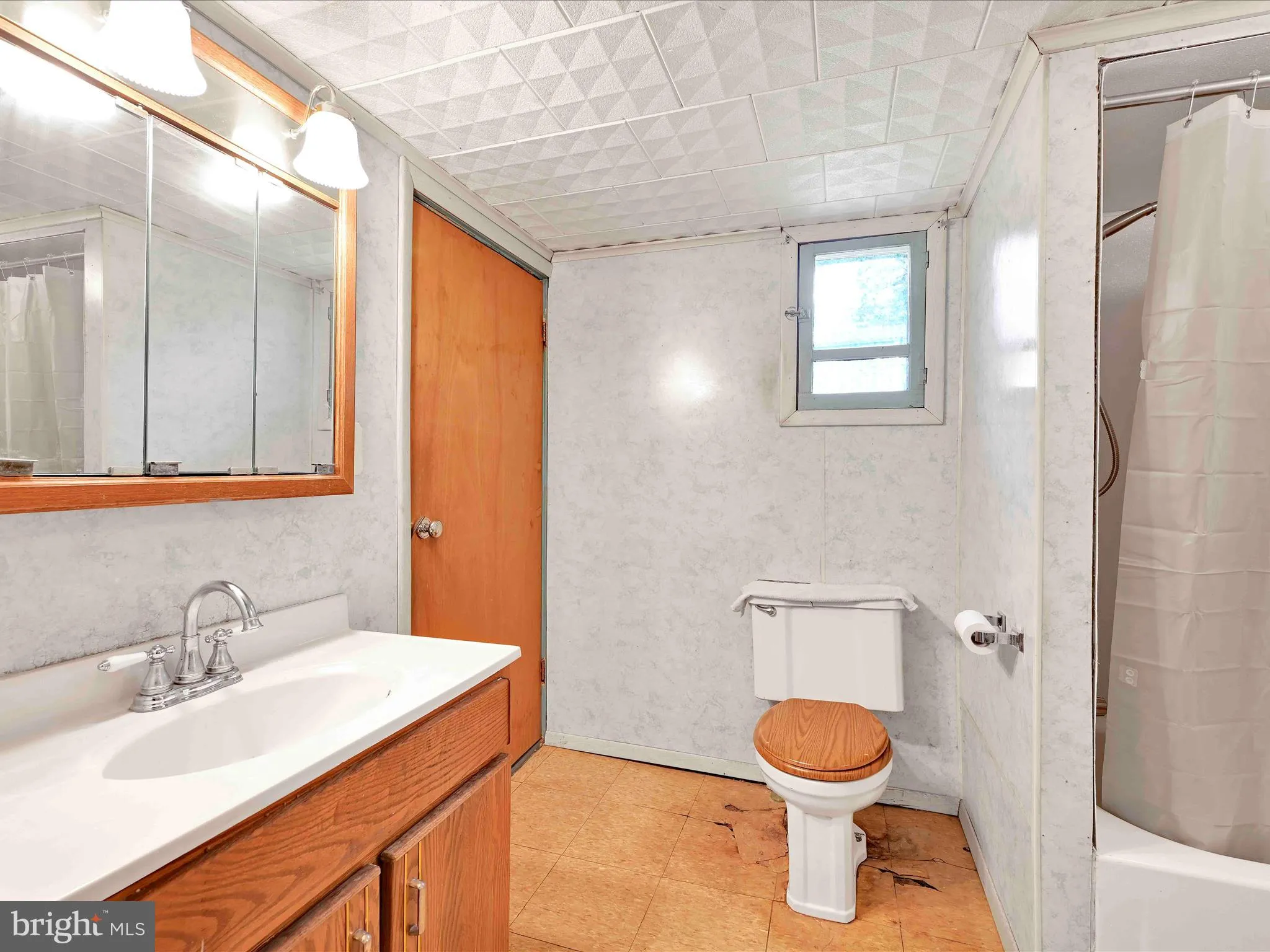 Pottsville, Pennsylvania 17901, United States, 3 Bedrooms Bedrooms, ,1 BathroomBathrooms,Residential,Pending,191714