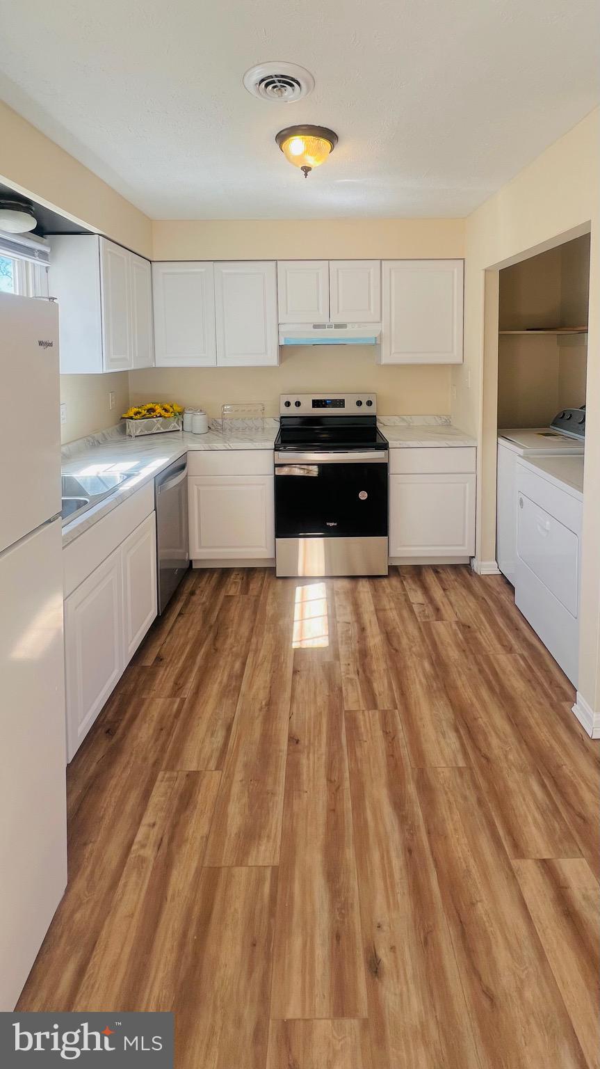 ASH HOLLOW ESTATES - Residential