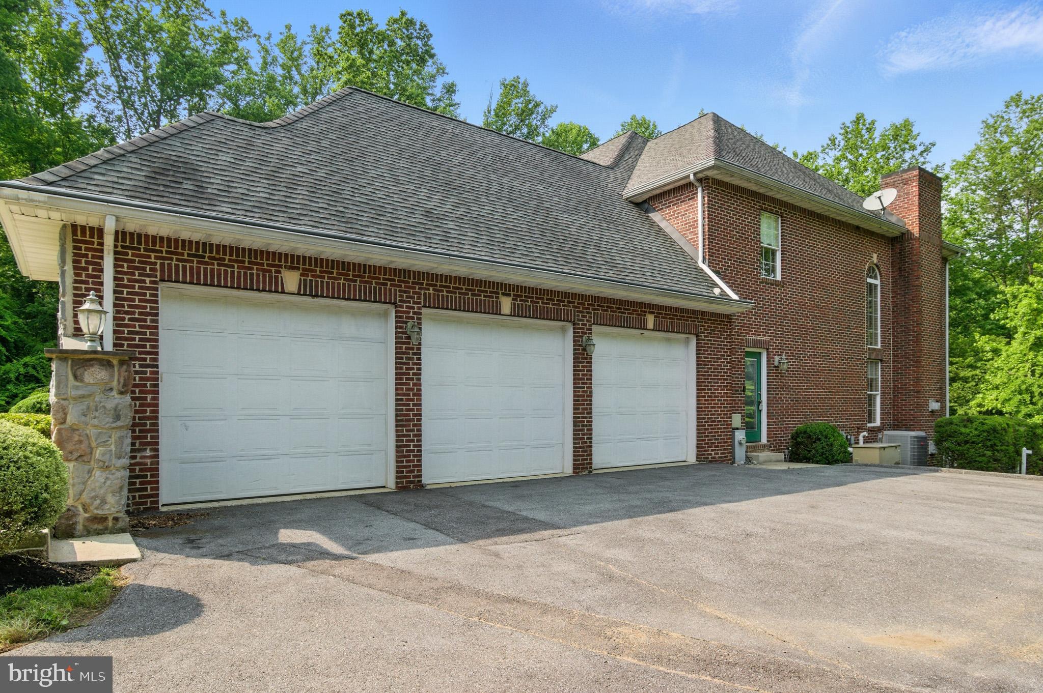 WINDSOR ESTATES - Residential