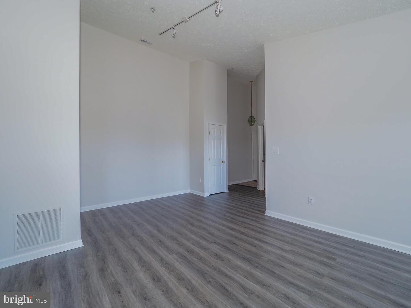 CHESTNUT GABLE - Residential