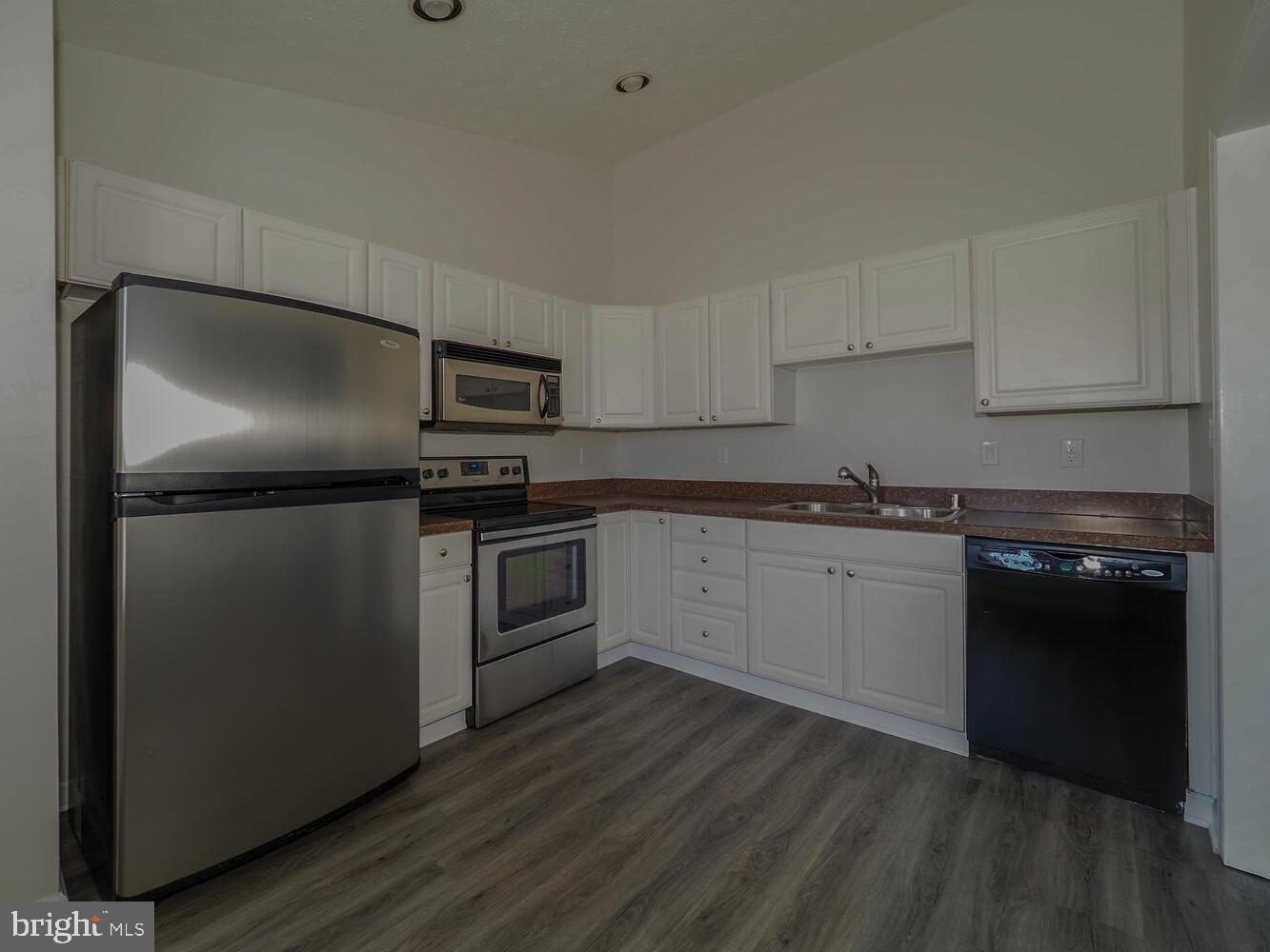 CHESTNUT GABLE - Residential