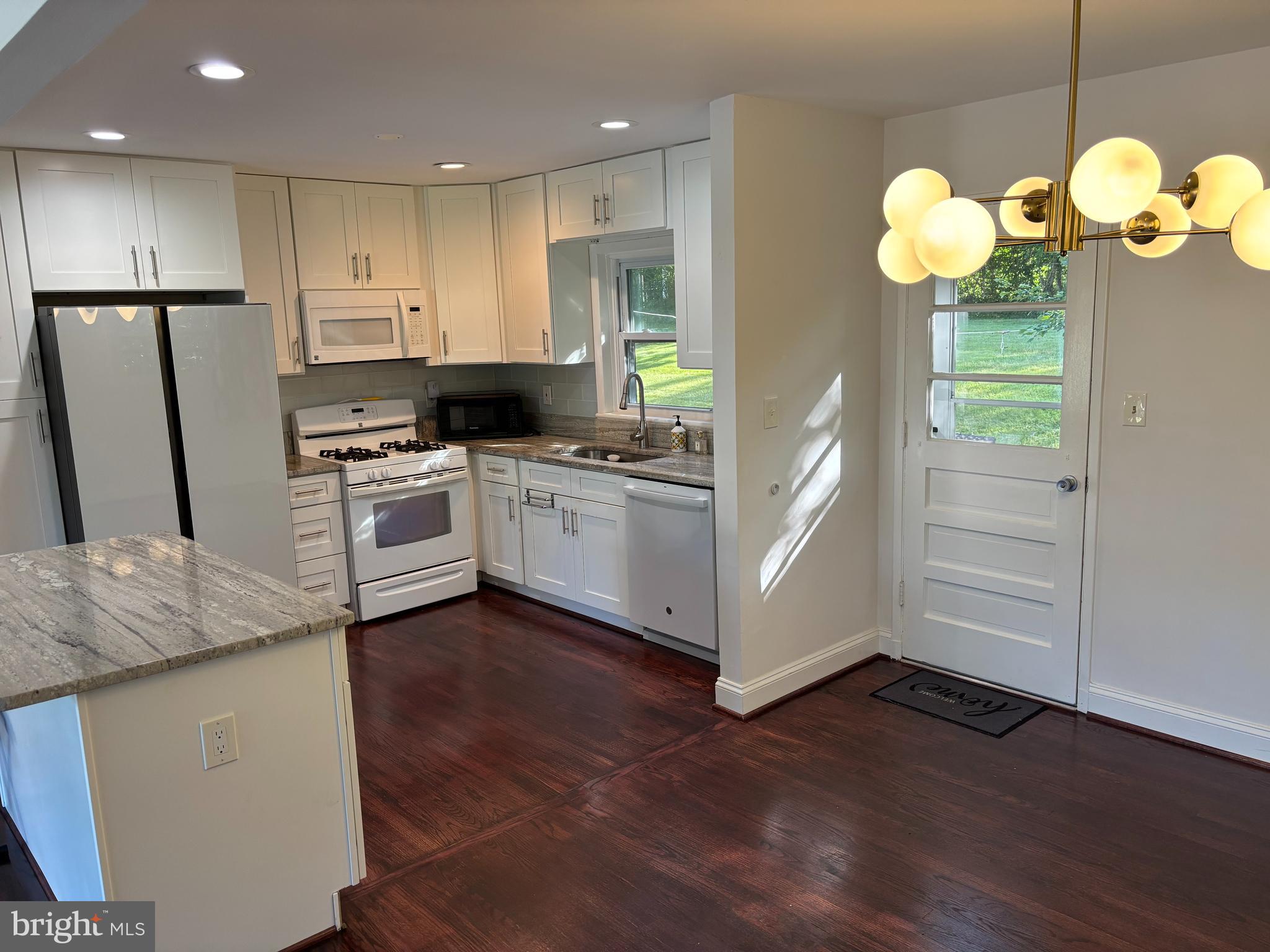 HILLSIDE MANOR - Residential Lease