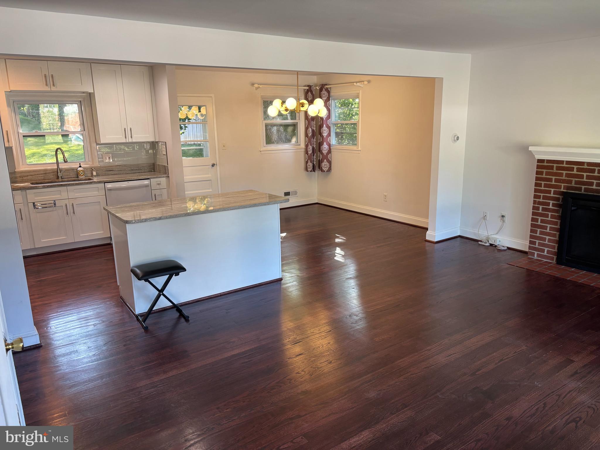 HILLSIDE MANOR - Residential Lease