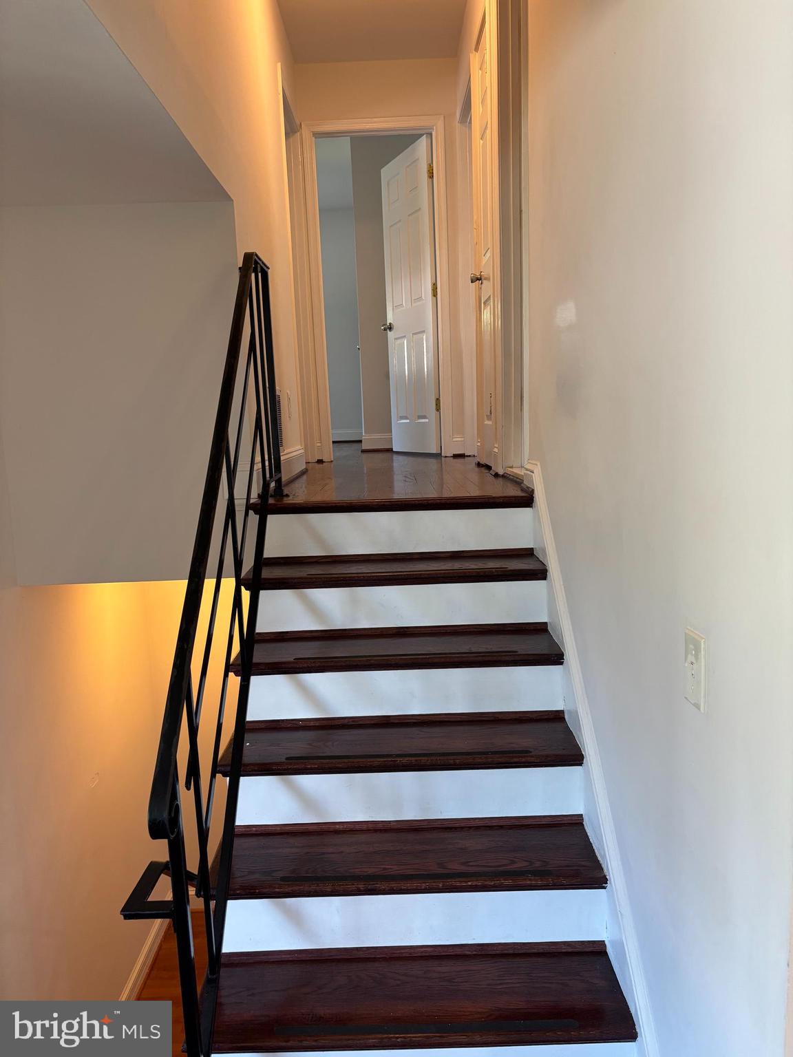 HILLSIDE MANOR - Residential Lease