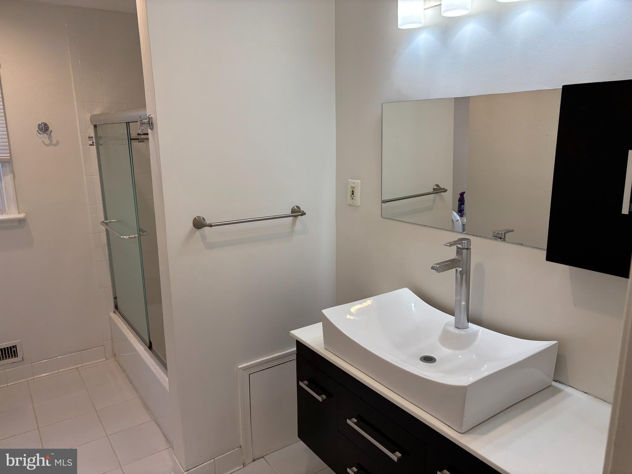 HILLSIDE MANOR - Residential Lease