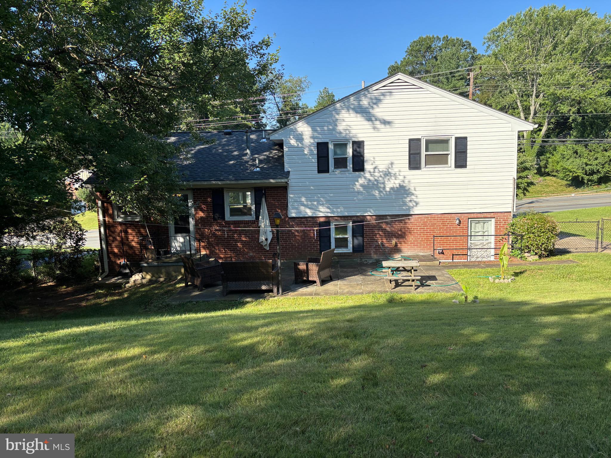 HILLSIDE MANOR - Residential Lease