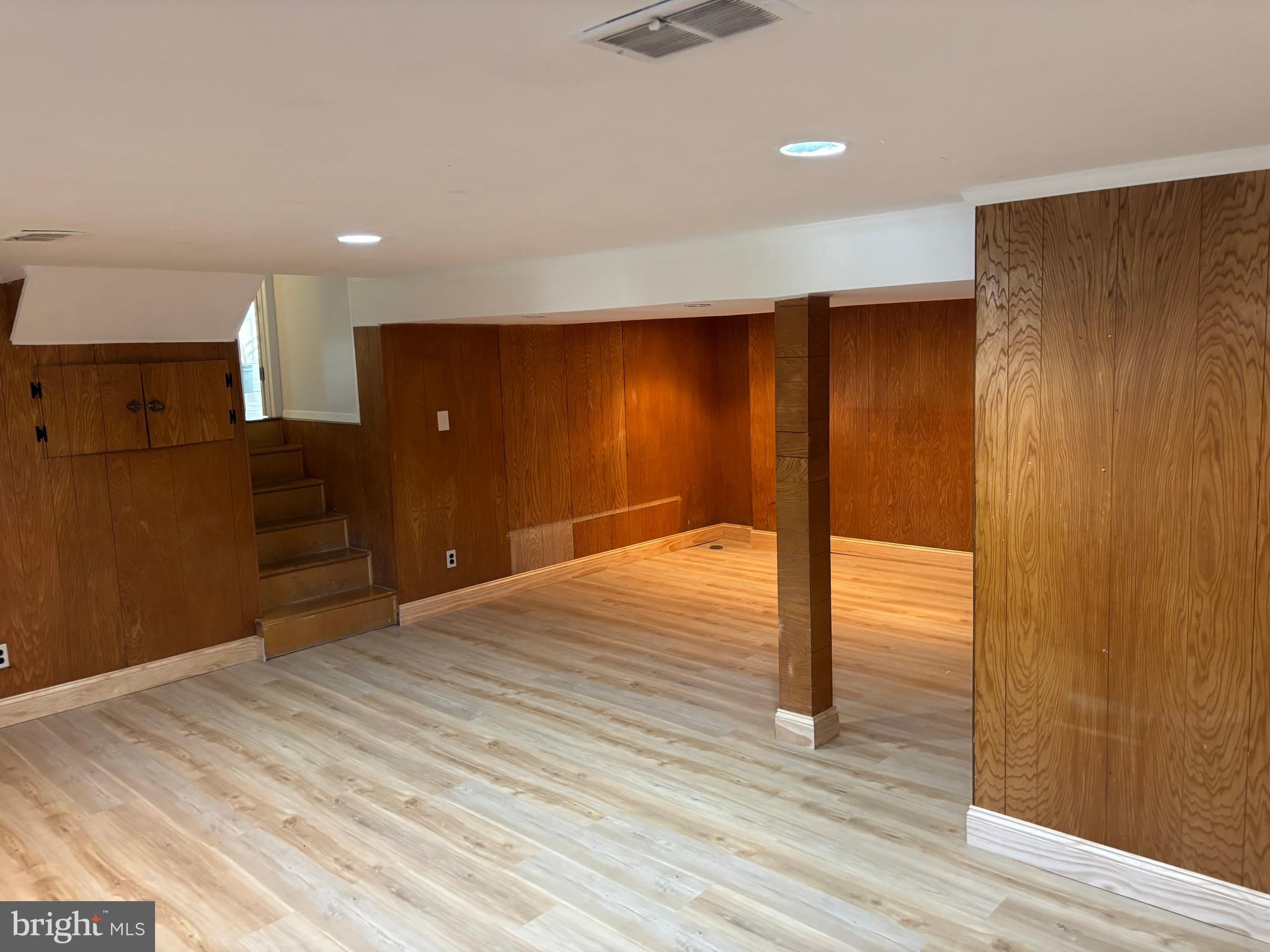 HILLSIDE MANOR - Residential Lease