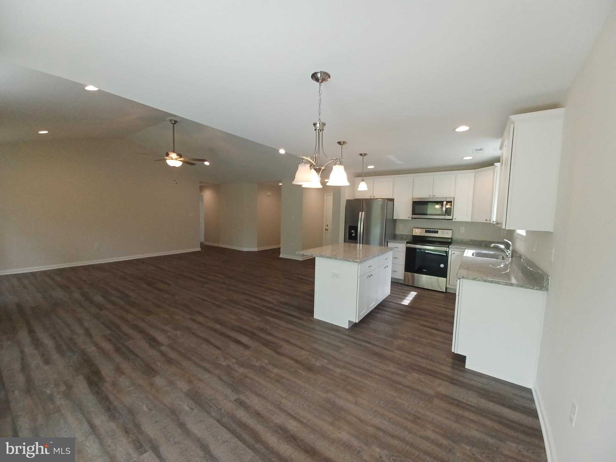 MIDDLE CREEK MANOR - Residential