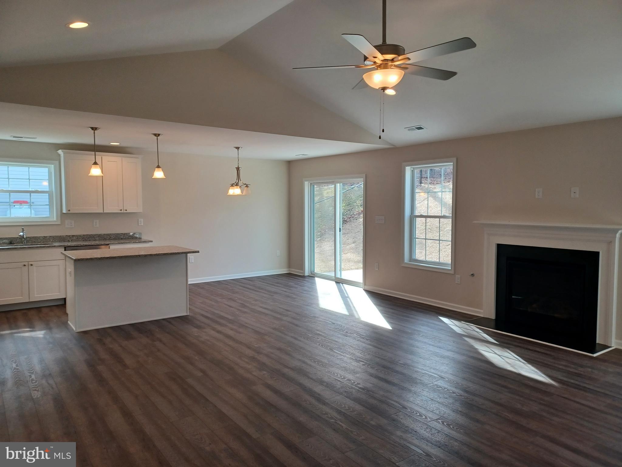 MIDDLE CREEK MANOR - Residential