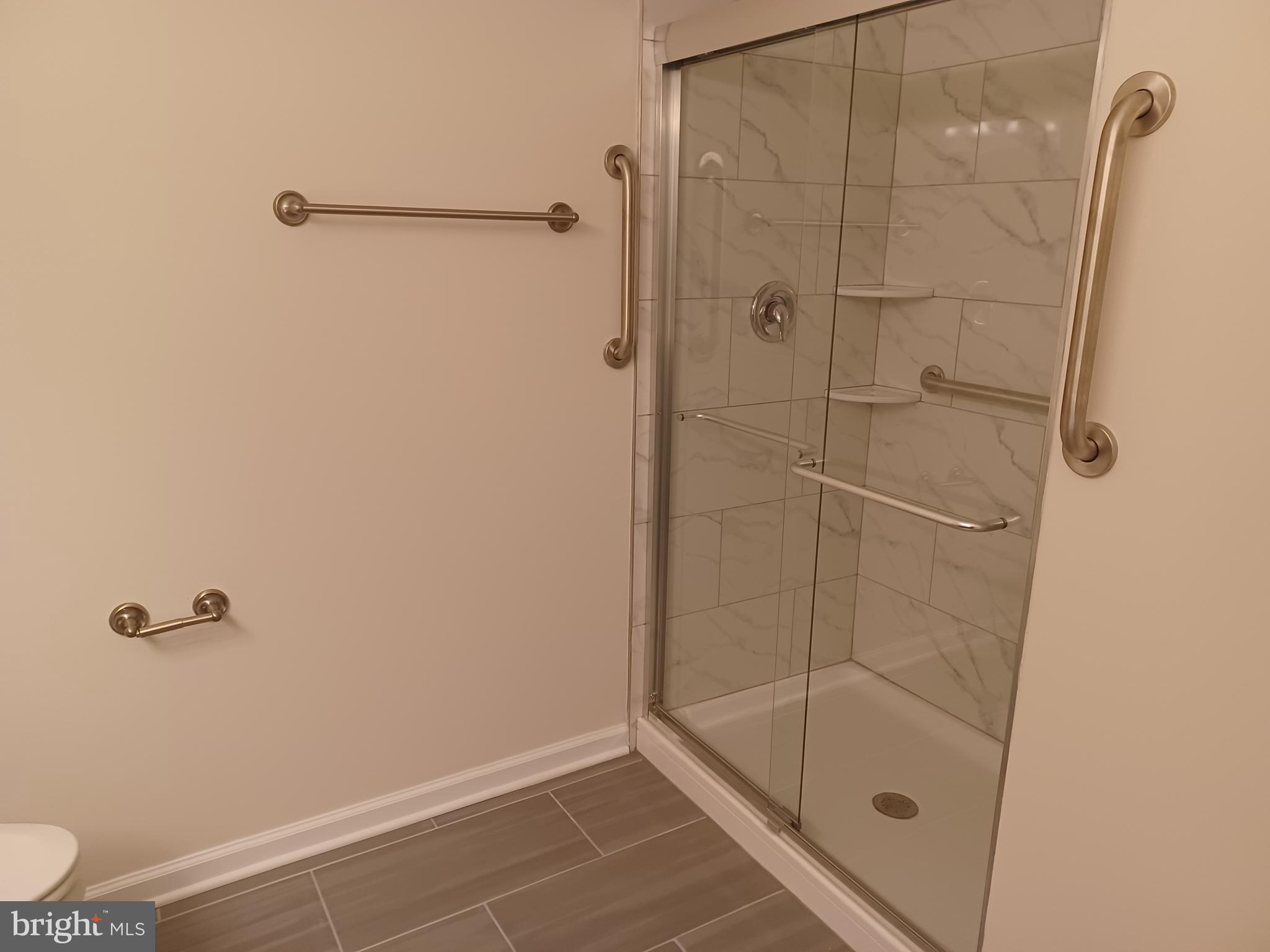 MIDDLE CREEK MANOR - Residential