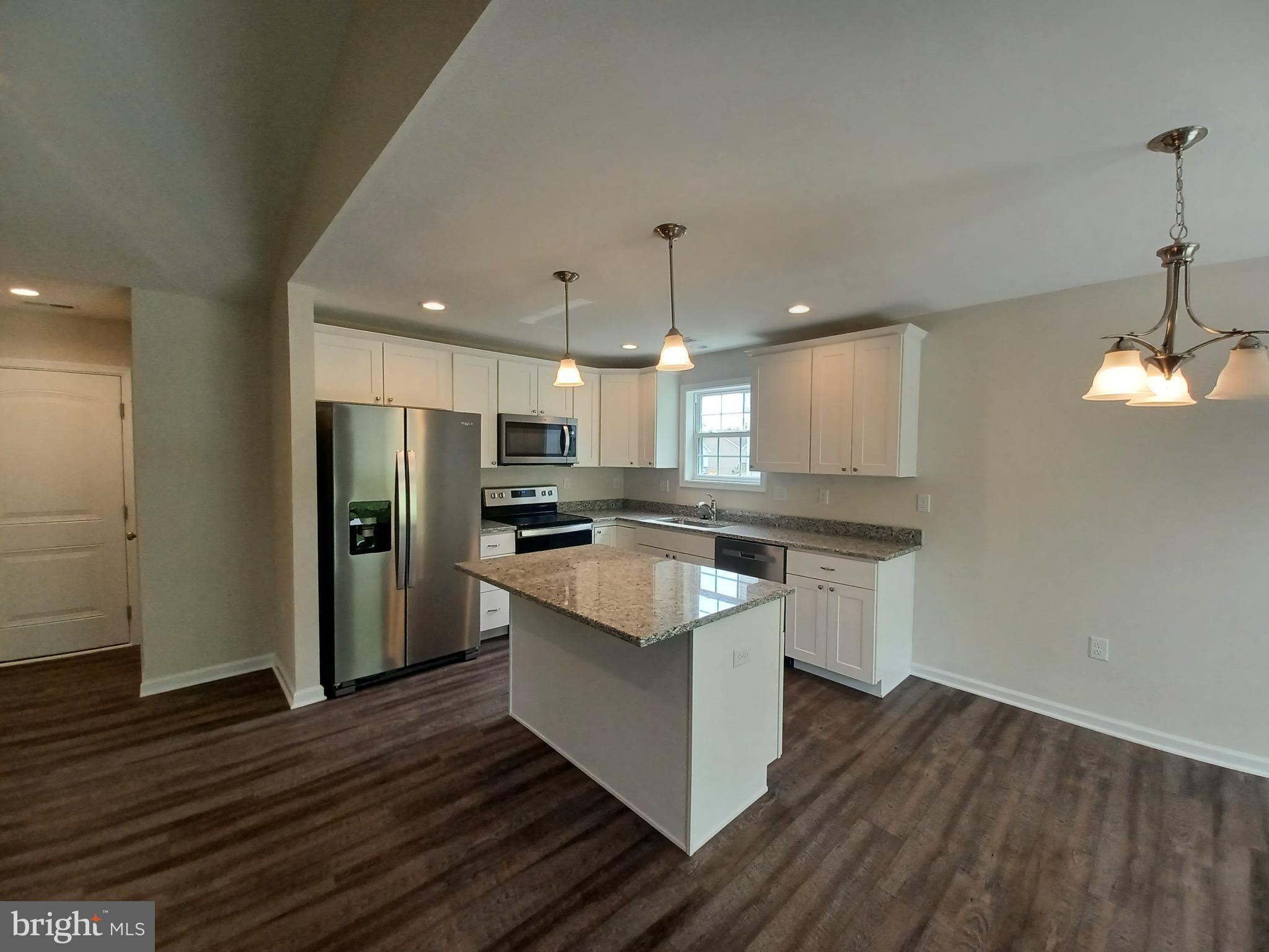 MIDDLE CREEK MANOR - Residential