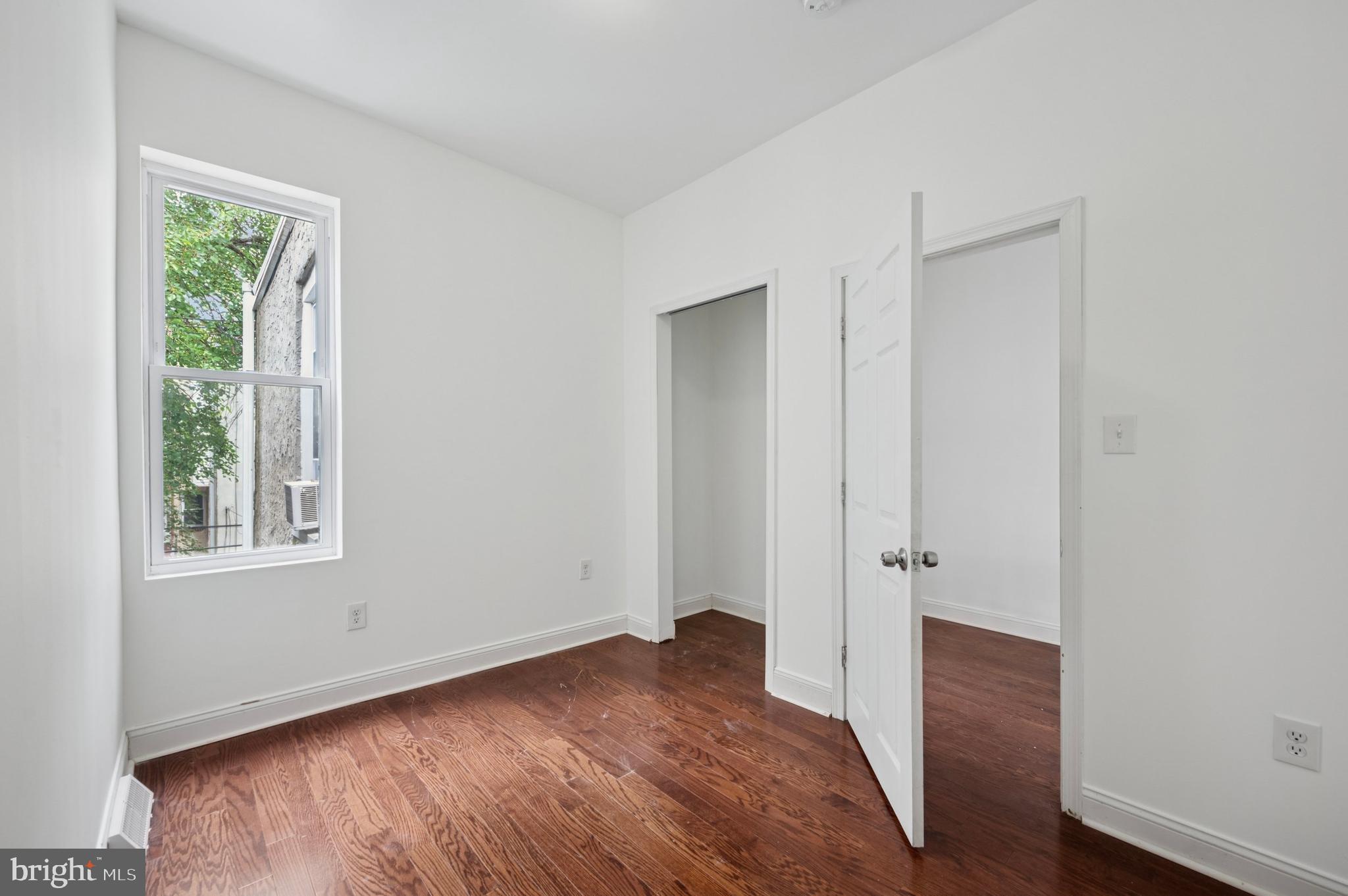 WALNUT HILL - Residential