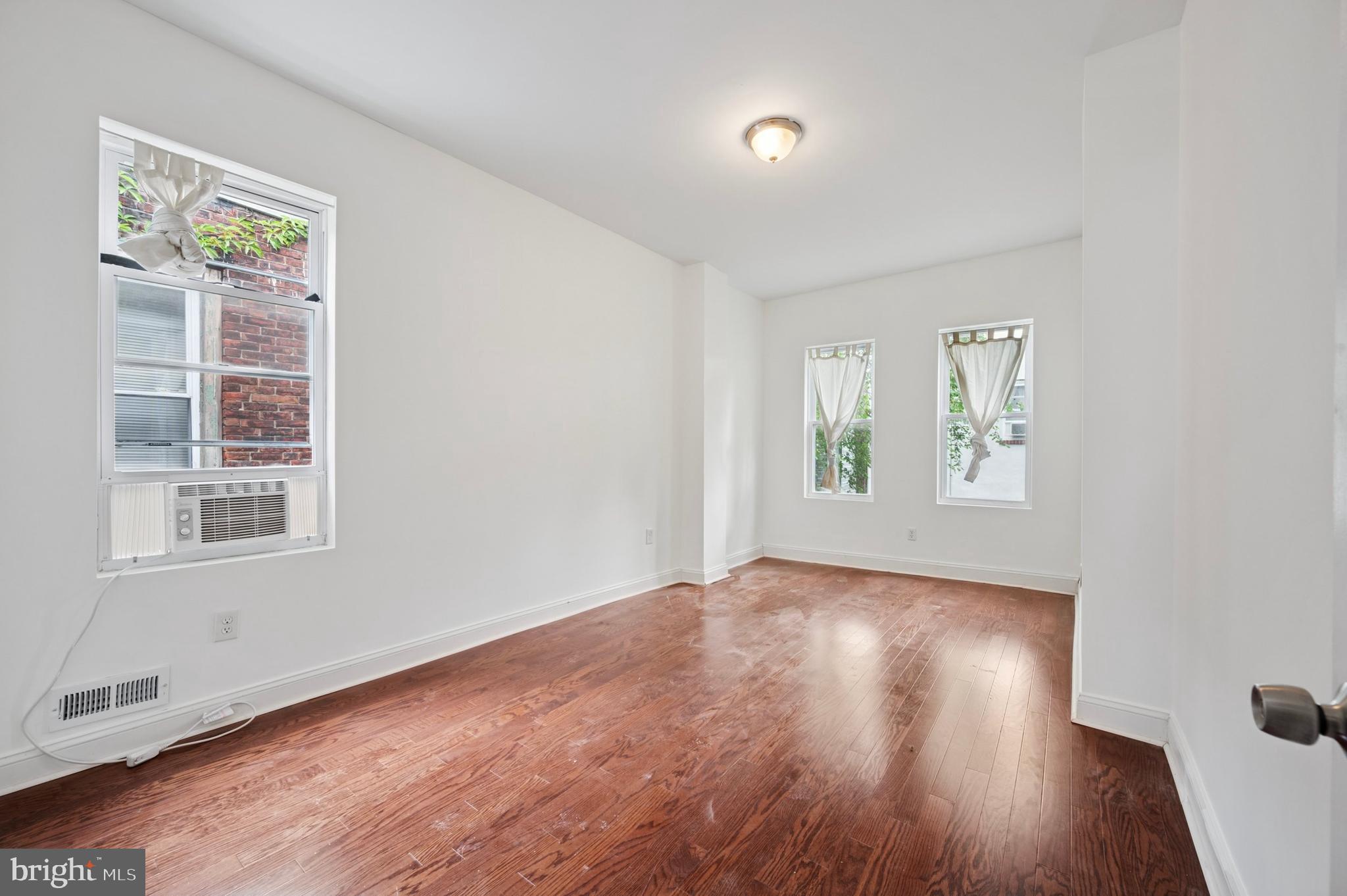 WALNUT HILL - Residential