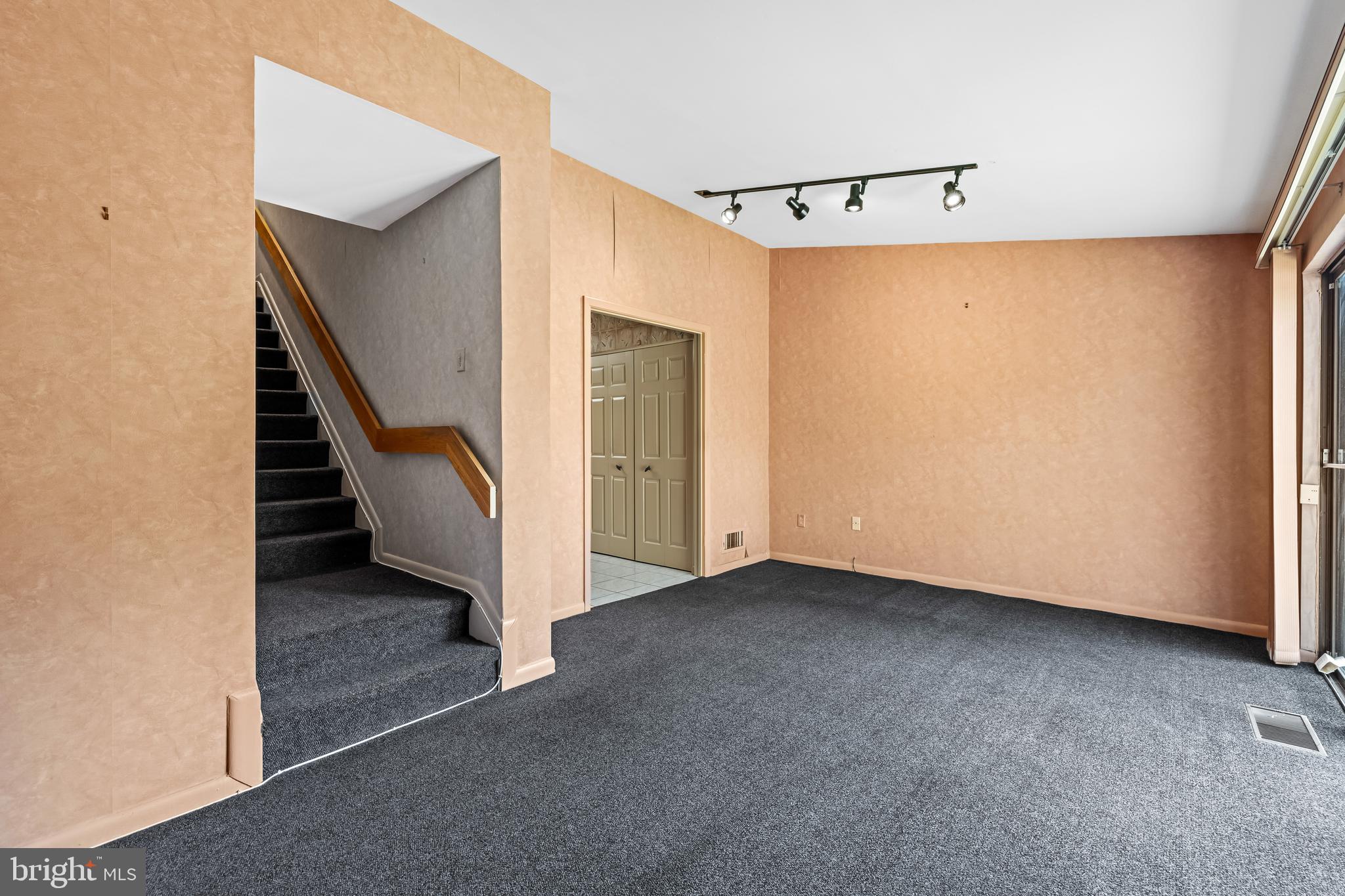 ANNEN WOODS - Residential