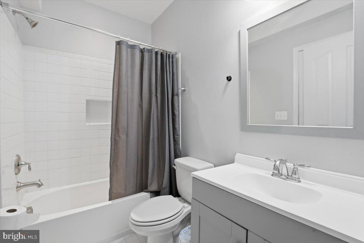 AUGUSTINE AT THE GLENS - Residential