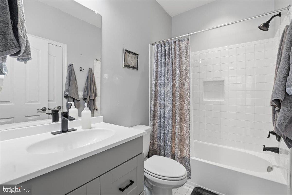 AUGUSTINE AT THE GLENS - Residential