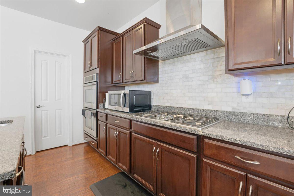 AUGUSTINE AT THE GLENS - Residential