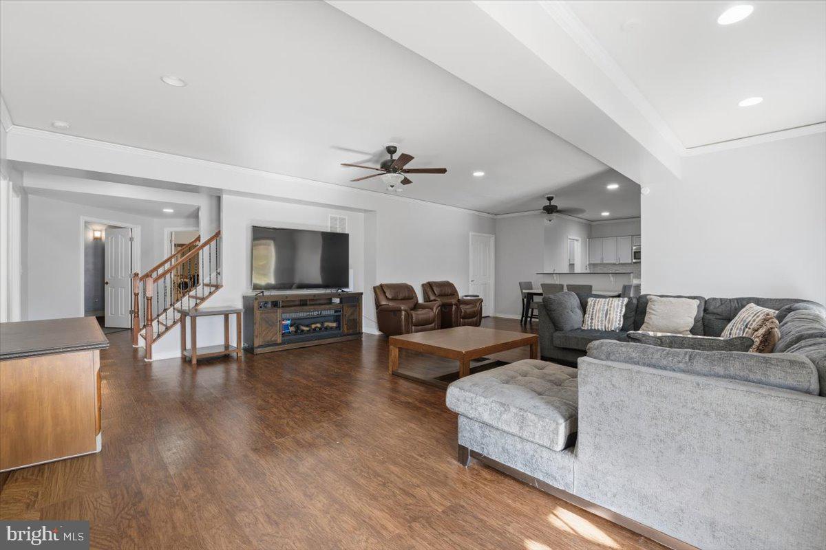 AUGUSTINE AT THE GLENS - Residential