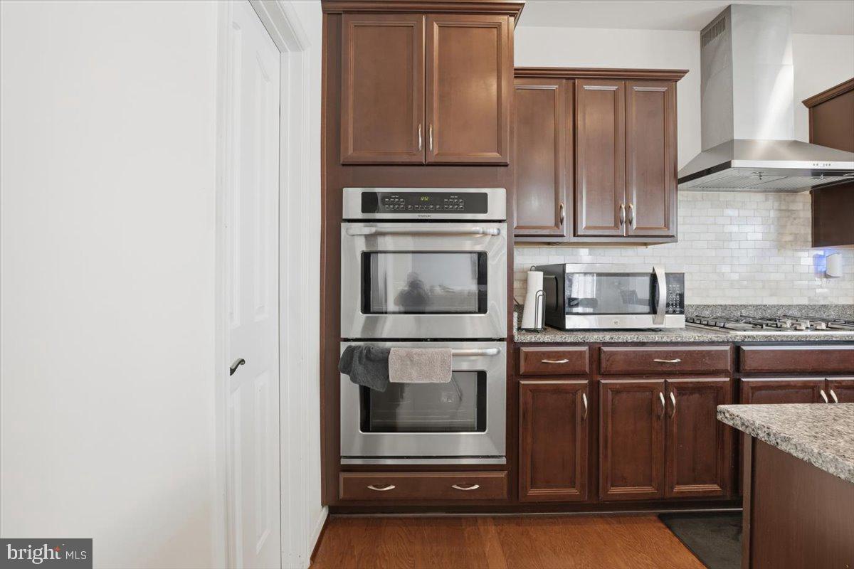 AUGUSTINE AT THE GLENS - Residential