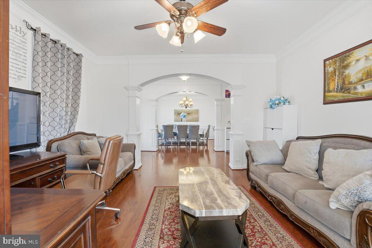 AUGUSTINE AT THE GLENS - Residential