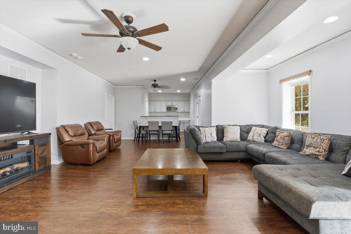 AUGUSTINE AT THE GLENS - Residential