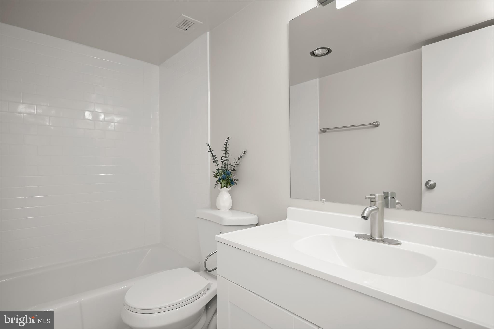 TOWERS IN WESTCHESTER PARK - Residential