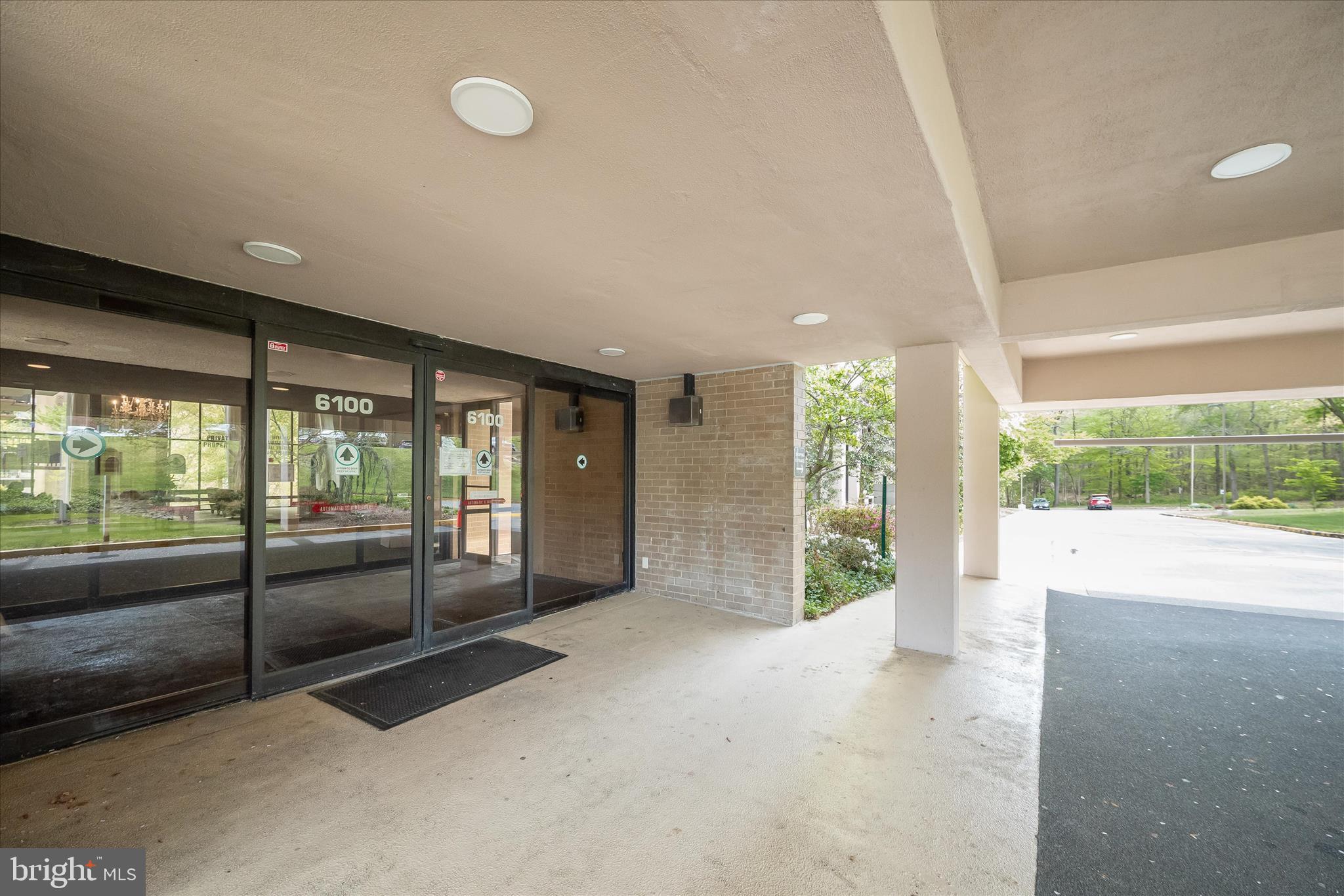 TOWERS IN WESTCHESTER PARK - Residential