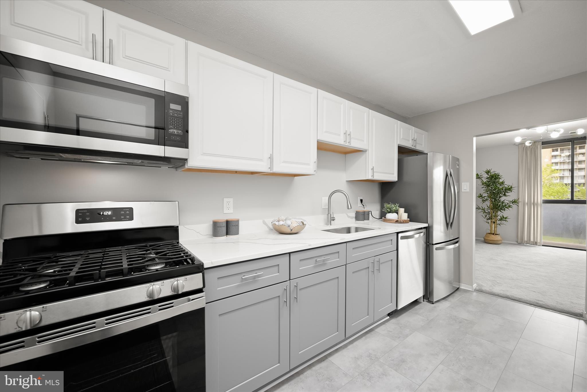 TOWERS IN WESTCHESTER PARK - Residential