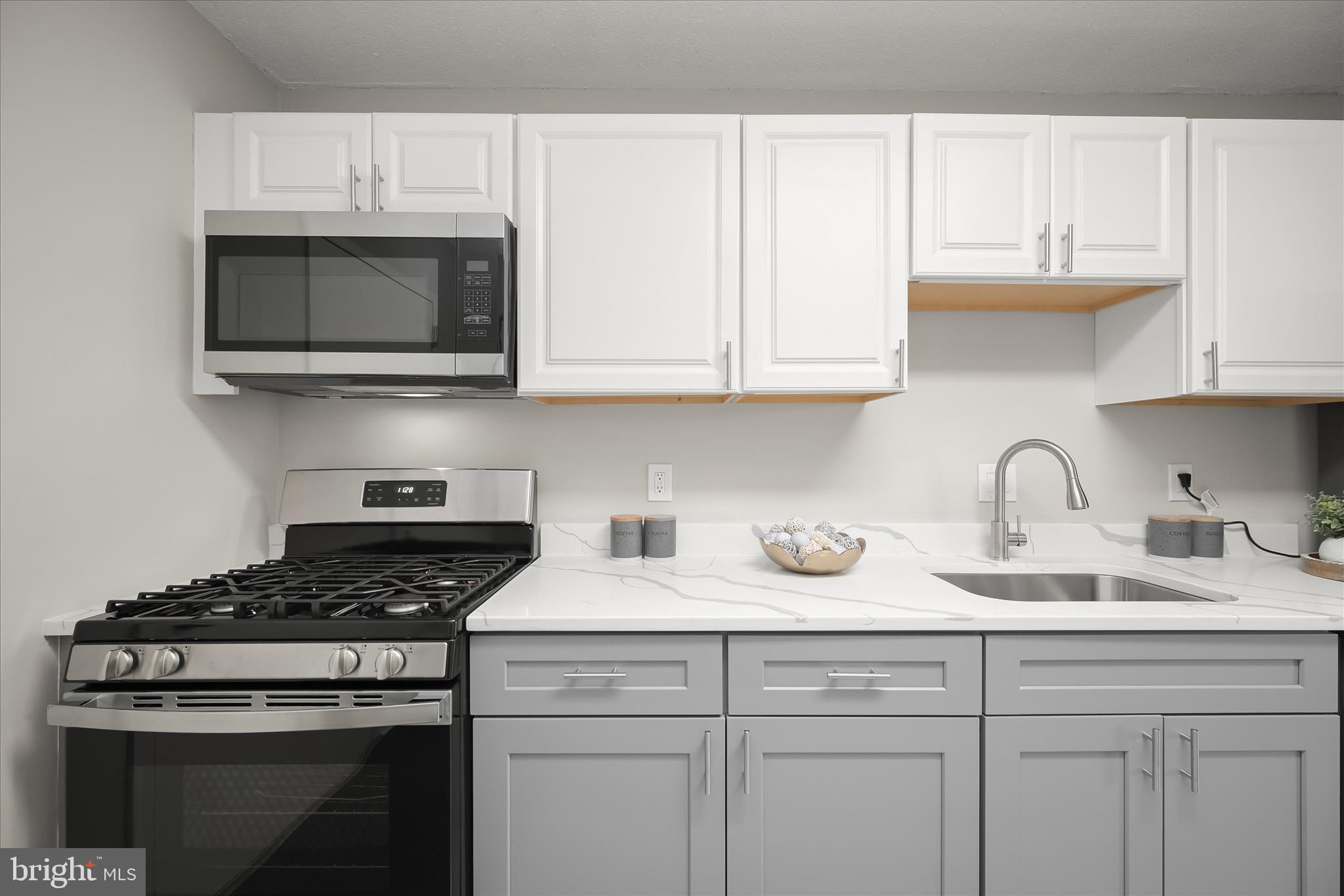 TOWERS IN WESTCHESTER PARK - Residential