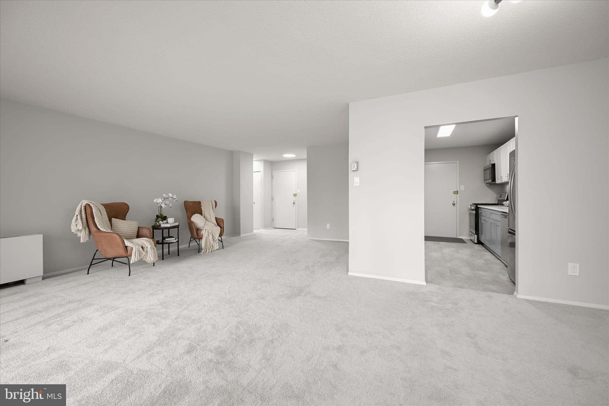 TOWERS IN WESTCHESTER PARK - Residential