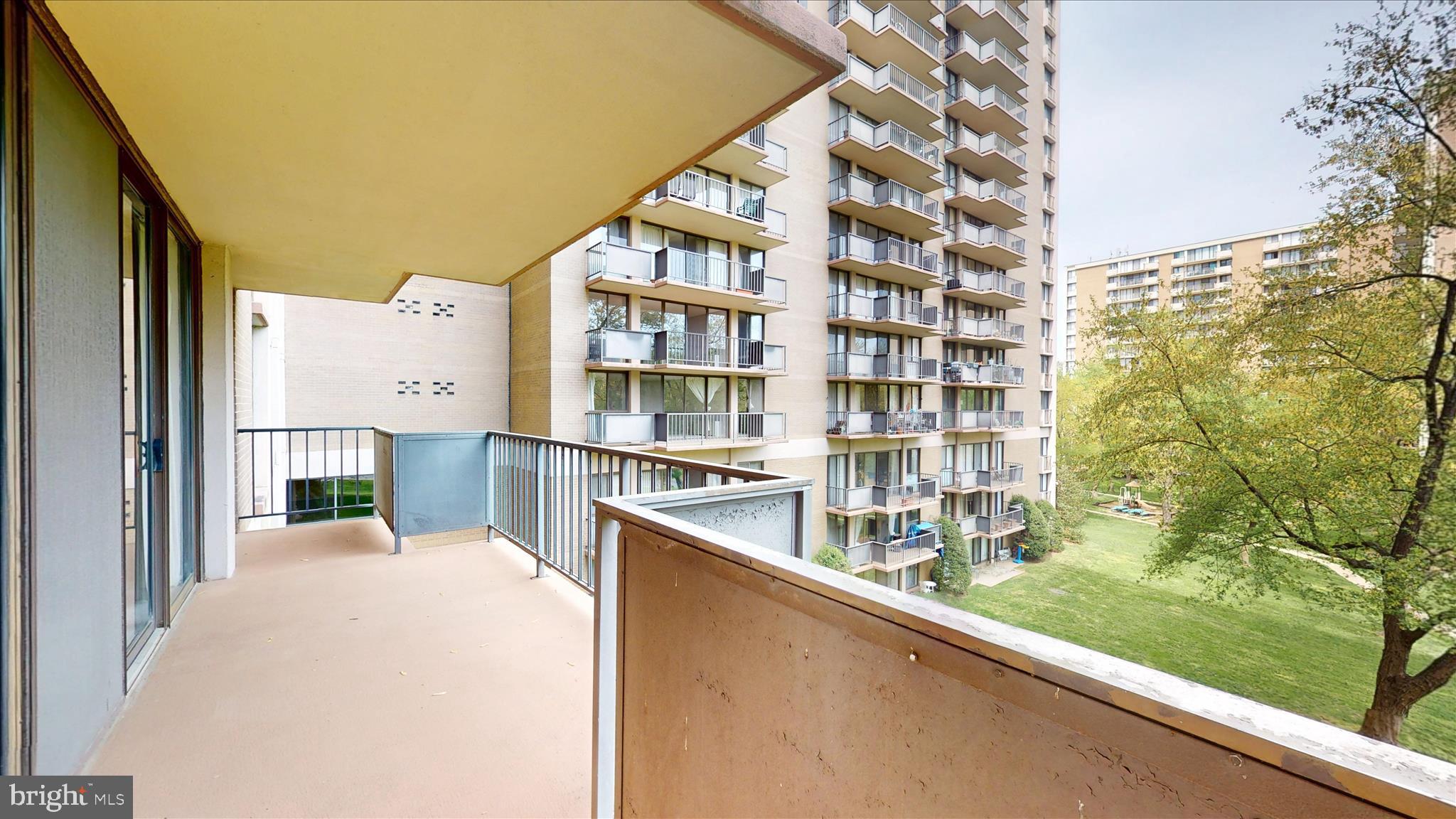 TOWERS IN WESTCHESTER PARK - Residential