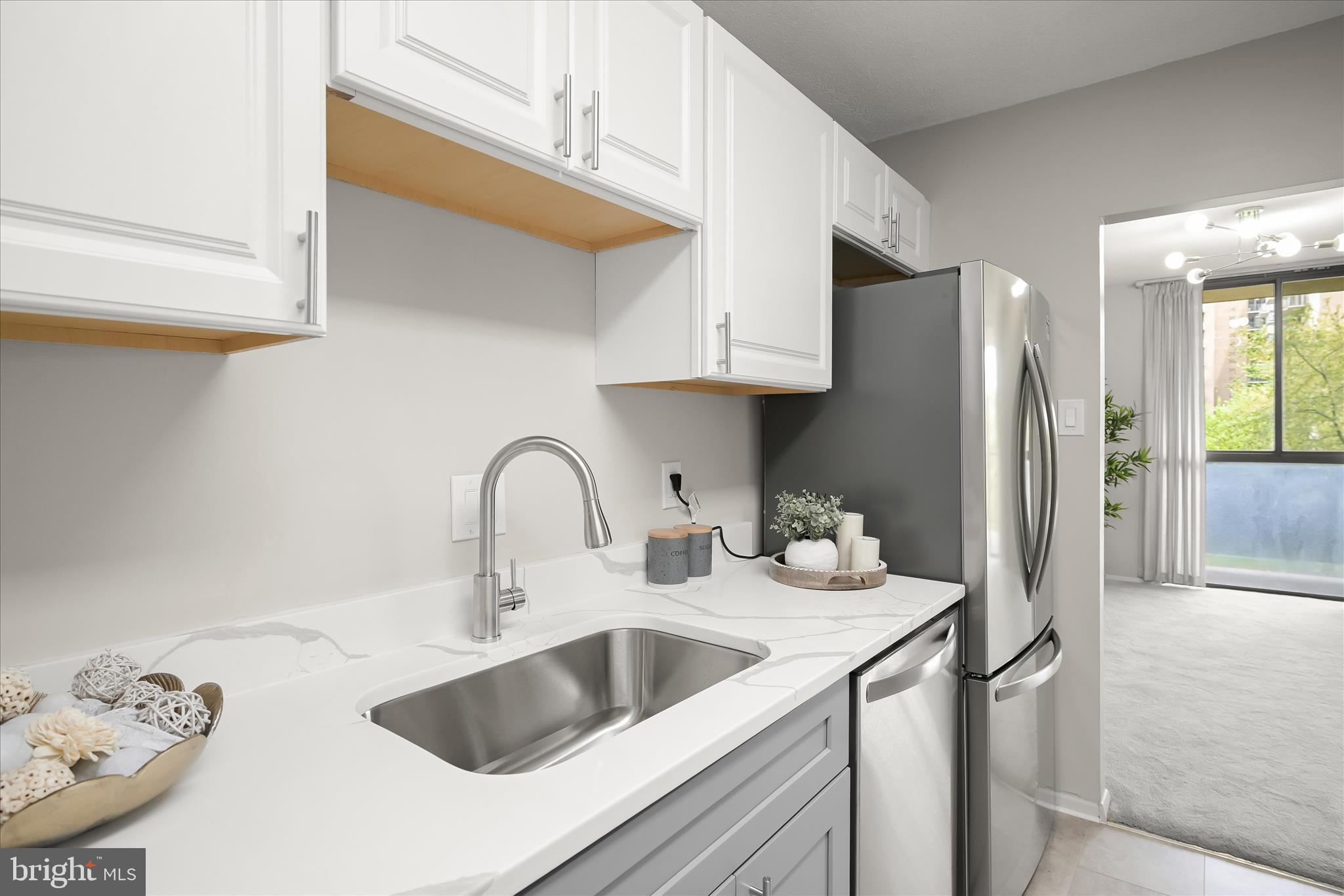 TOWERS IN WESTCHESTER PARK - Residential