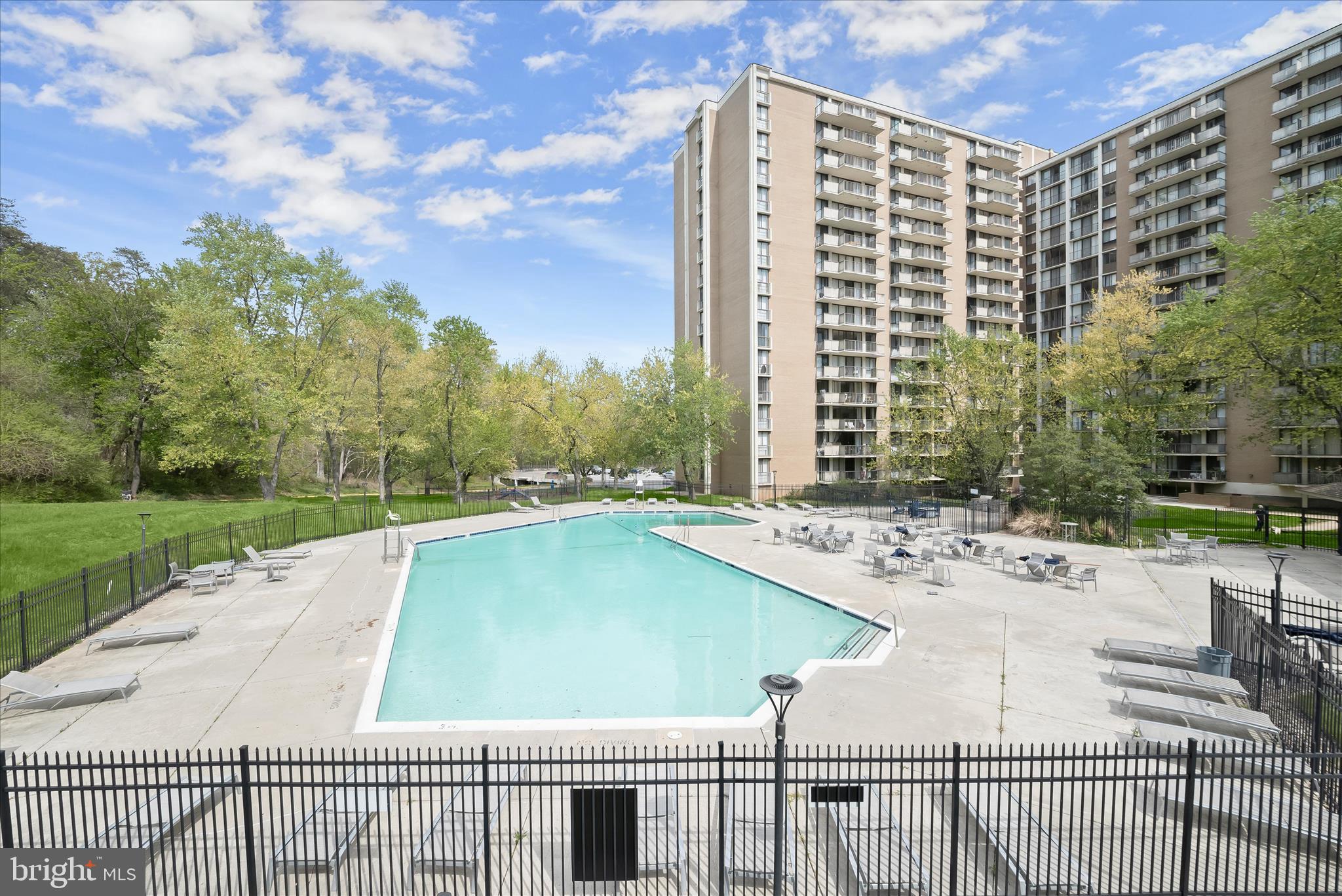 TOWERS IN WESTCHESTER PARK - Residential