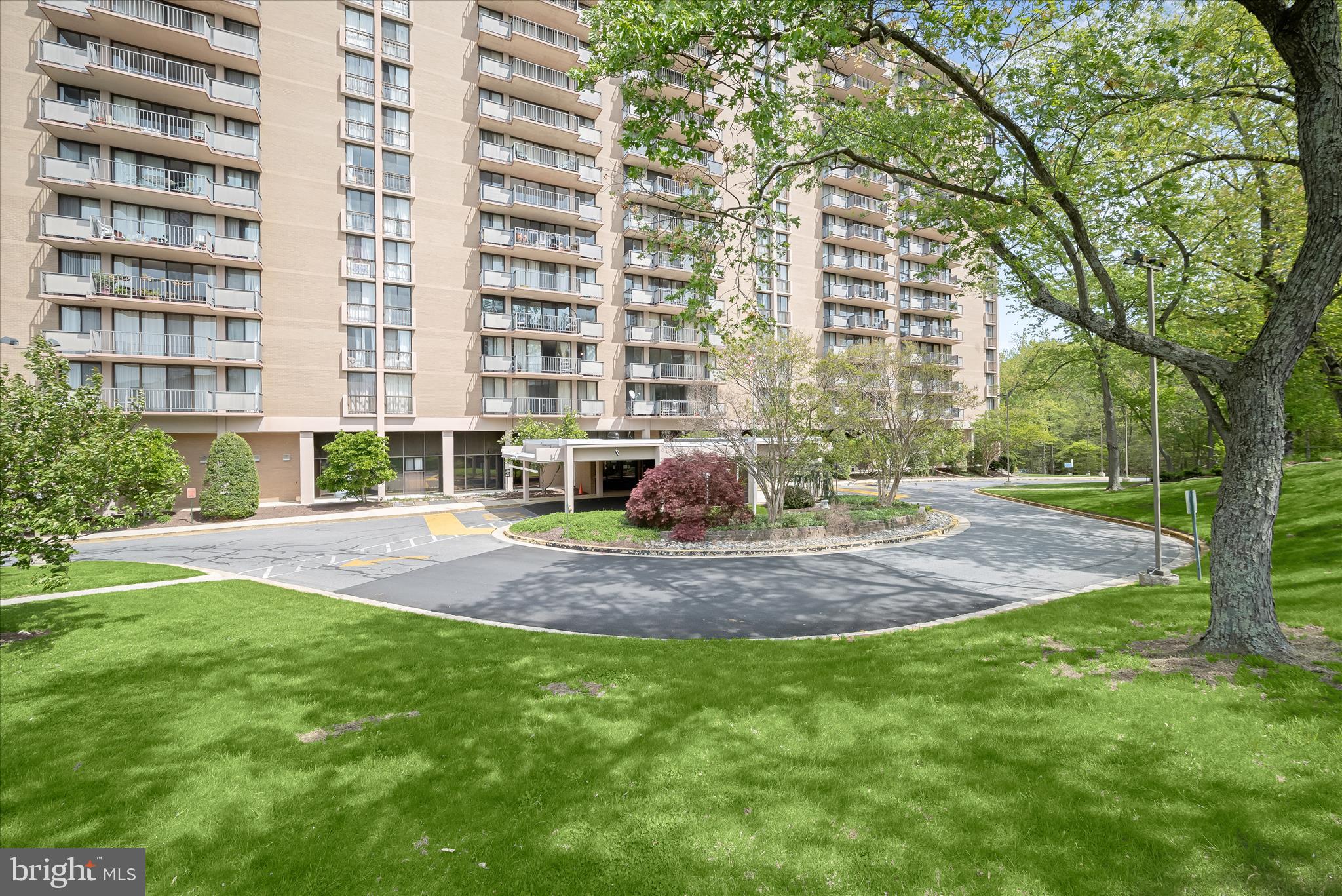 TOWERS IN WESTCHESTER PARK - Residential