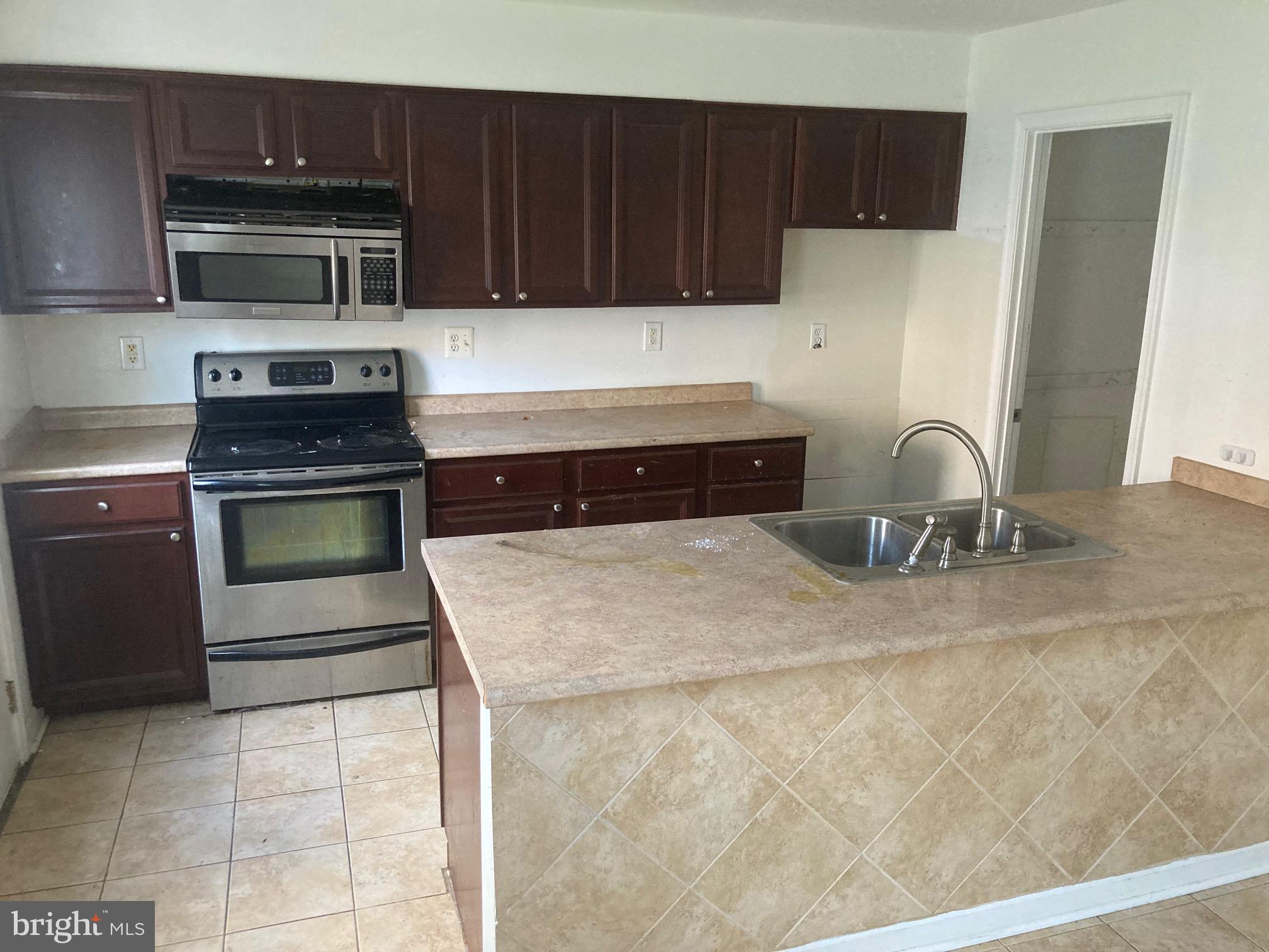 ANDREWS VILLAGE CONDOMIN - Residential