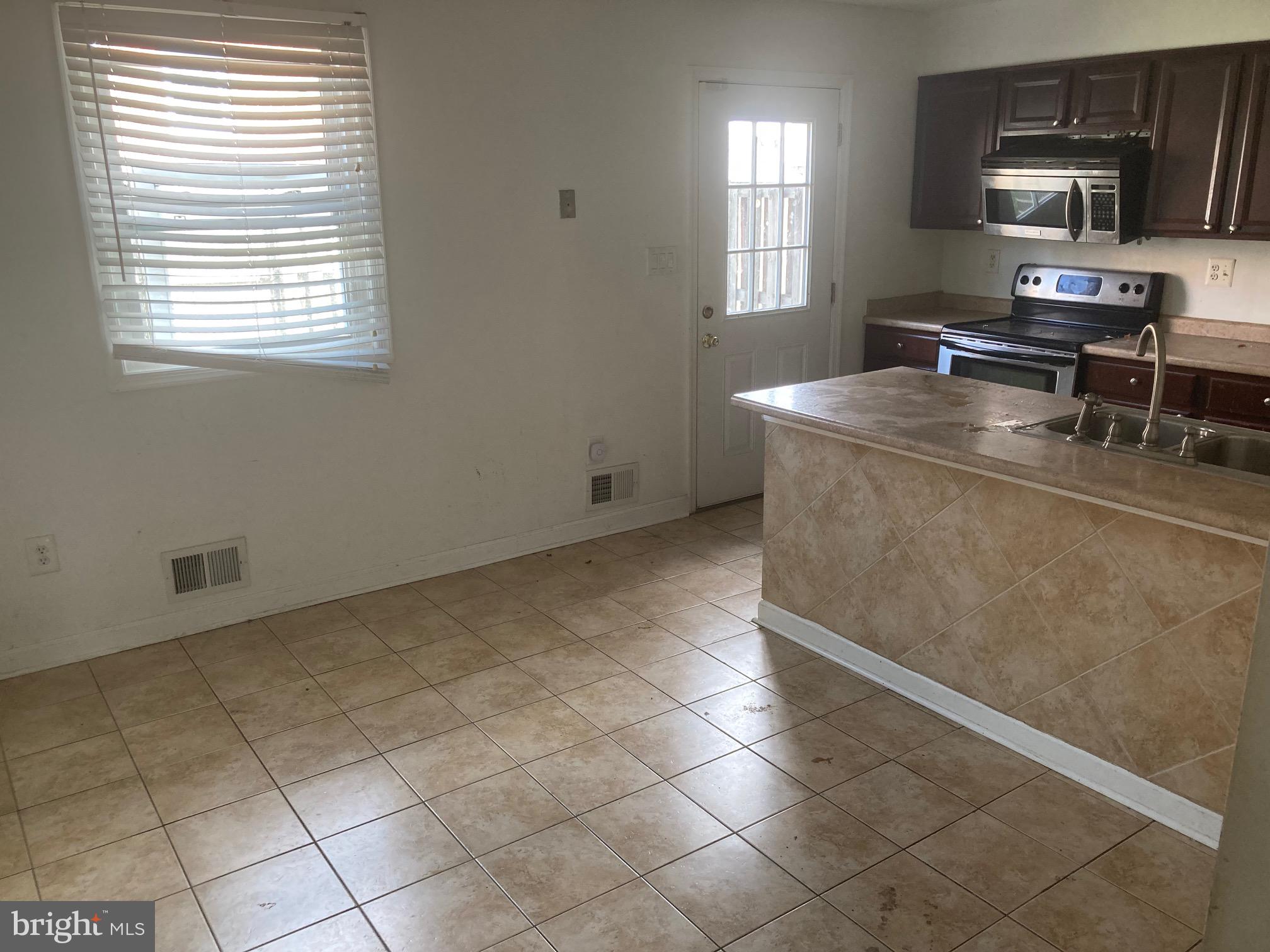 ANDREWS VILLAGE CONDOMIN - Residential