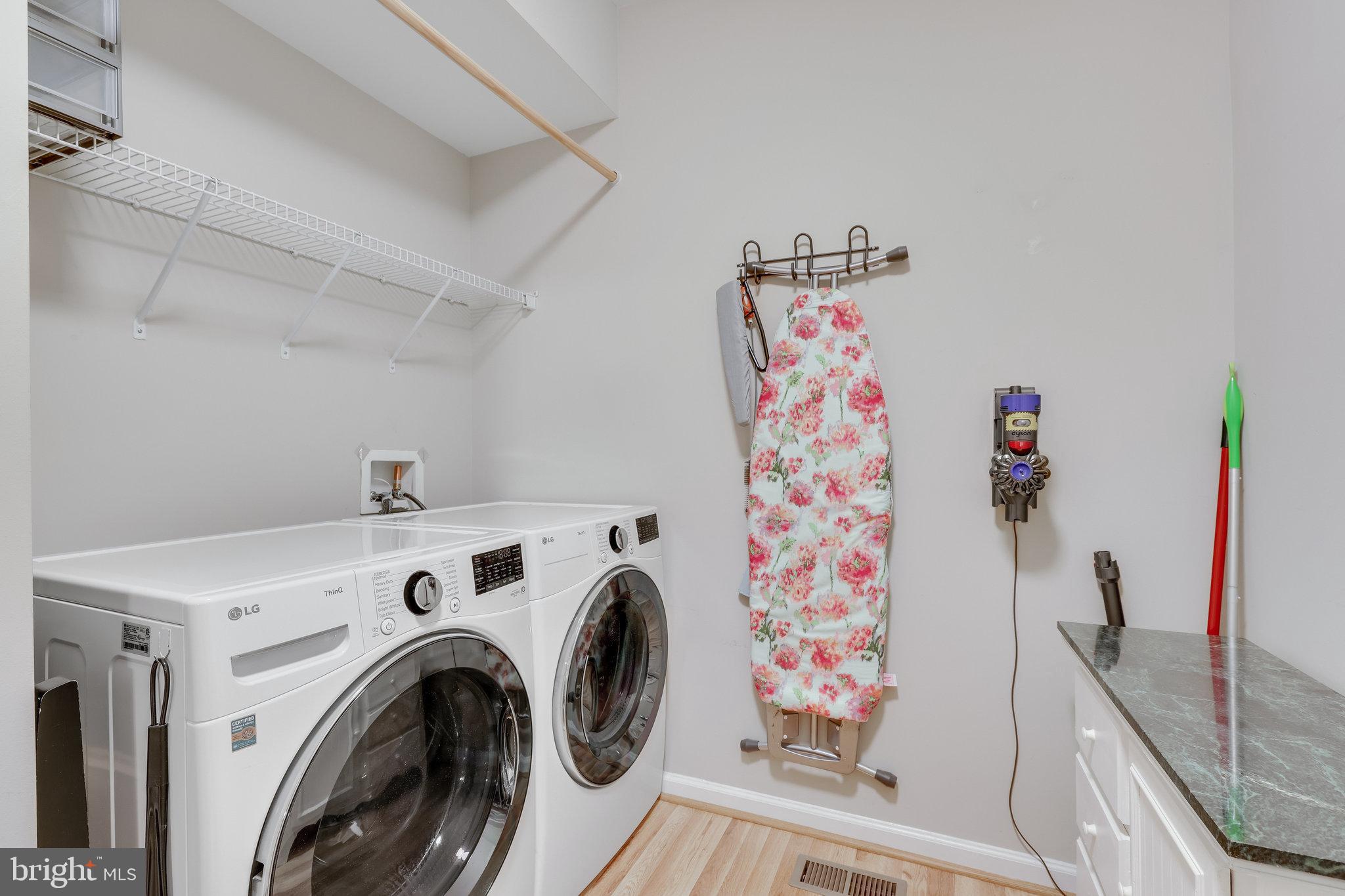 ASHBURN VILLAGE - Residential