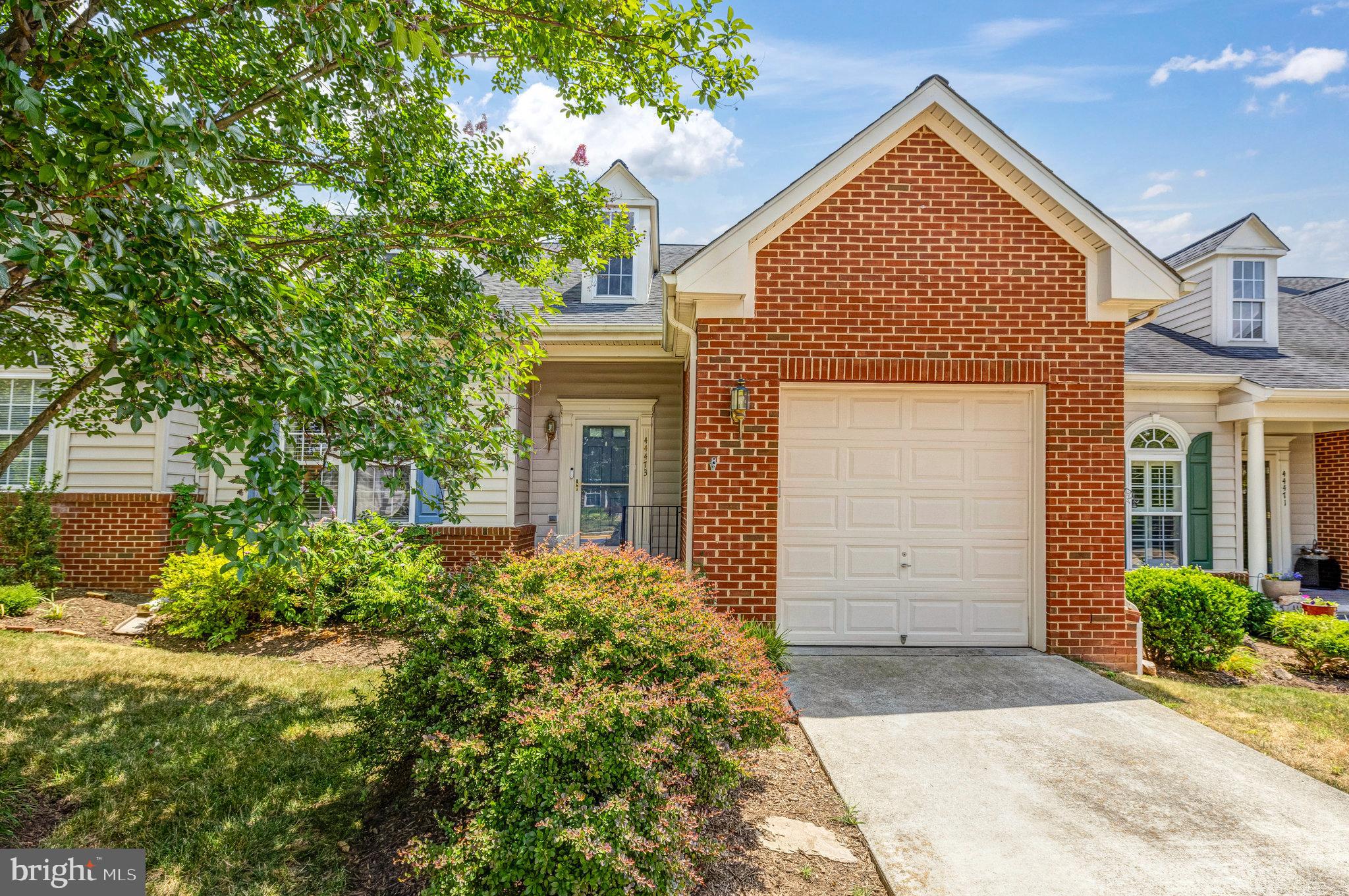 ASHBURN VILLAGE - Residential