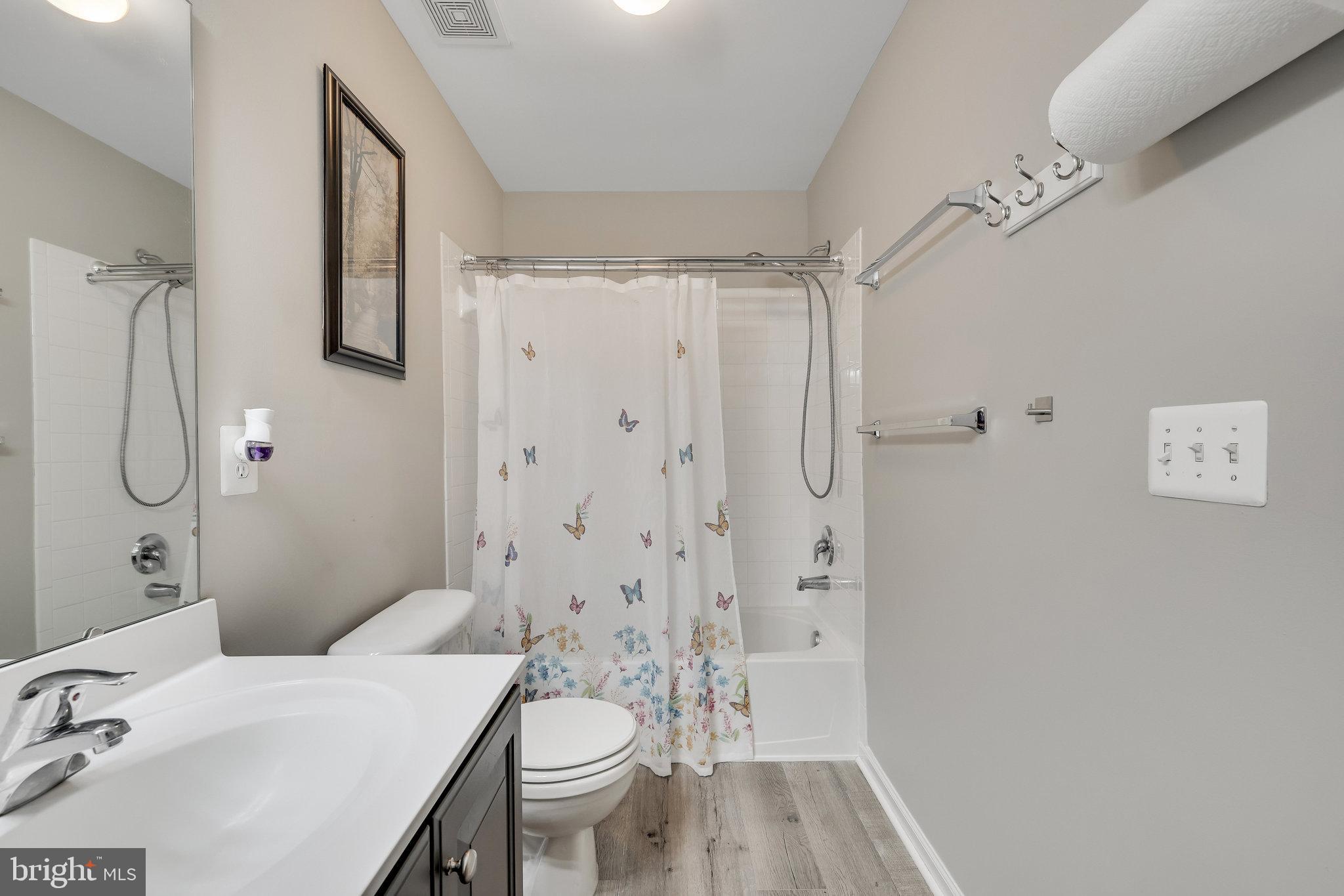 ASHBURN VILLAGE - Residential