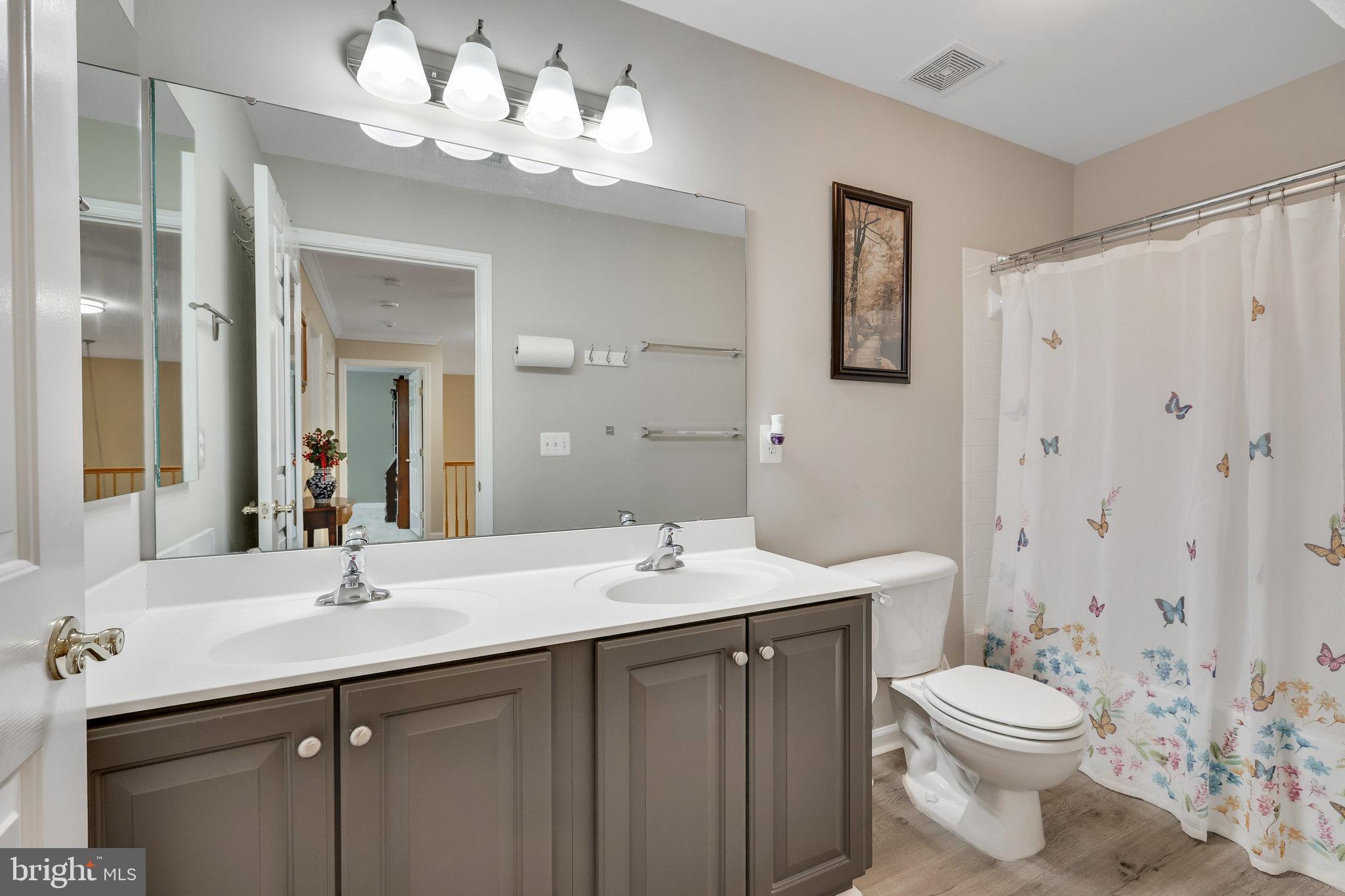 ASHBURN VILLAGE - Residential