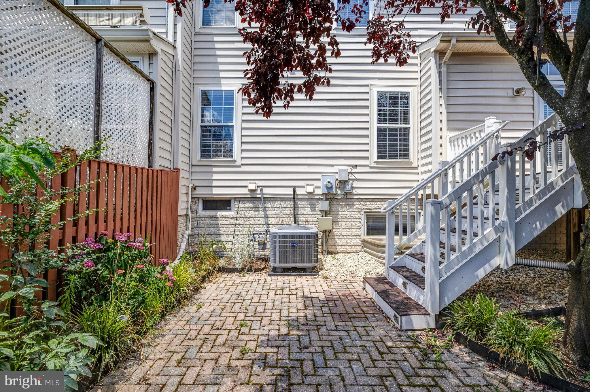 ASHBURN VILLAGE - Residential