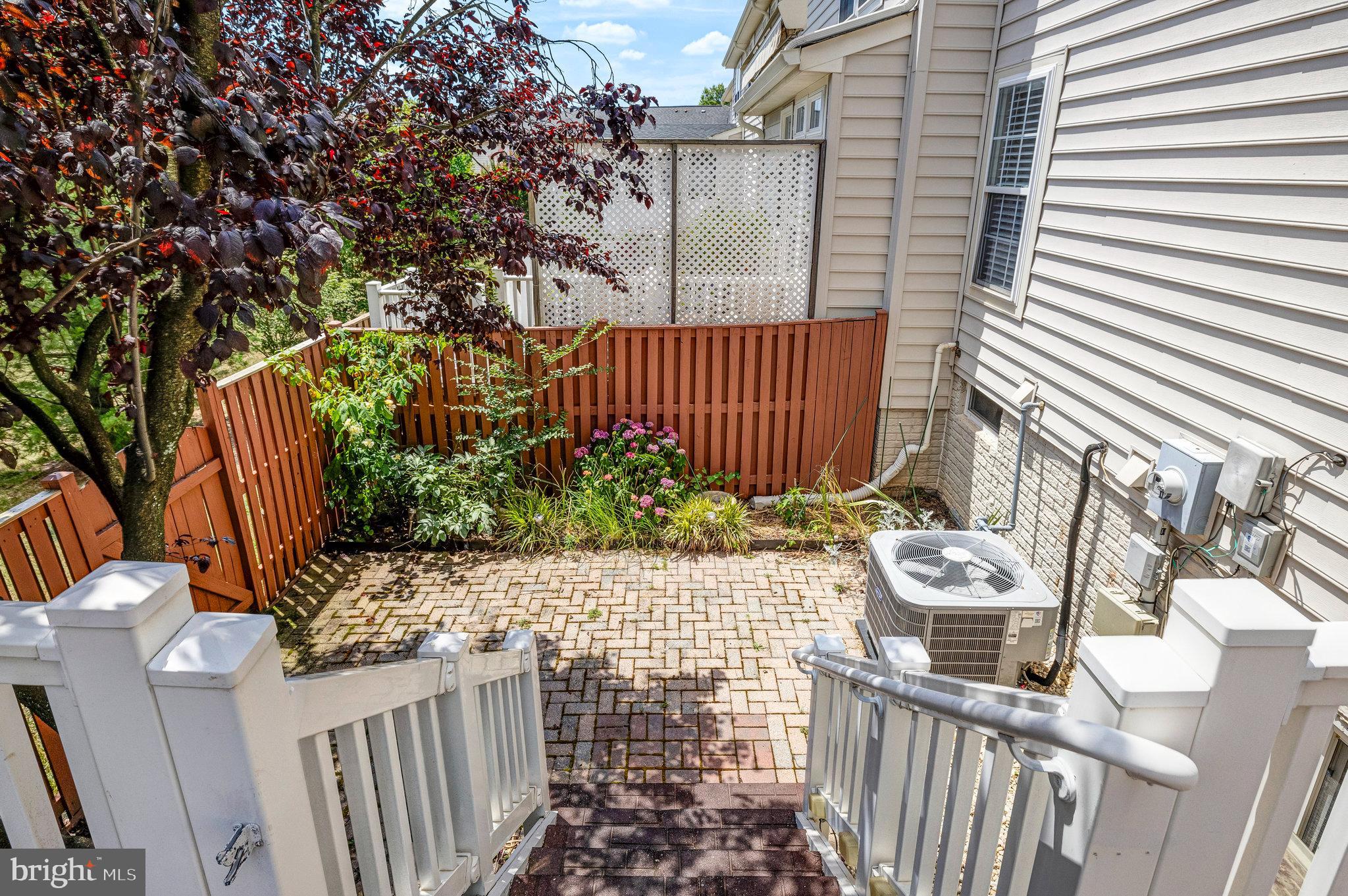 ASHBURN VILLAGE - Residential