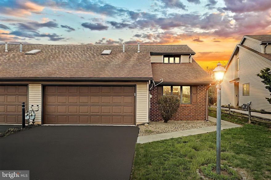 Lovely 3 Bedroom Duplex near Shopping and Hospital!  Spacious and well maintained, this beautiful 3 bedroom 2 bathroom duplex is conveniently located near shopping, hospital and dining! Features include main floor primary suite with attached bath, cozy fireplace in the living room, open loft area perfect for an office with built-ins, or extra living space. There is a modern kitchen with a lovely dining area, two additional bedrooms and bath upstairs and great views out the back. Sit on your patio and watch the wildlife. An attached 2 car garage leads into your kitchen for added convenience.
Enjoy the perfect blend of comfort and convenience in this charming home! Contact us today for a showing, as this one won't last long!